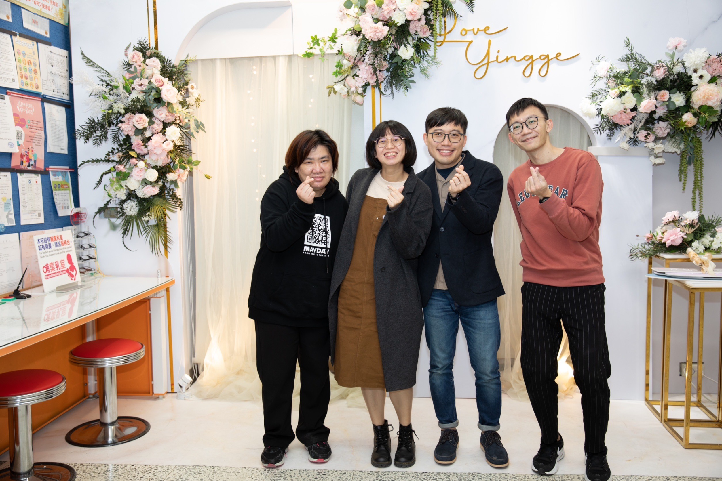 在鶯歌戶所結婚登記的新人蕭先生和楊小姐，楊小姐還懷有「兔寶寶」雙喜臨門