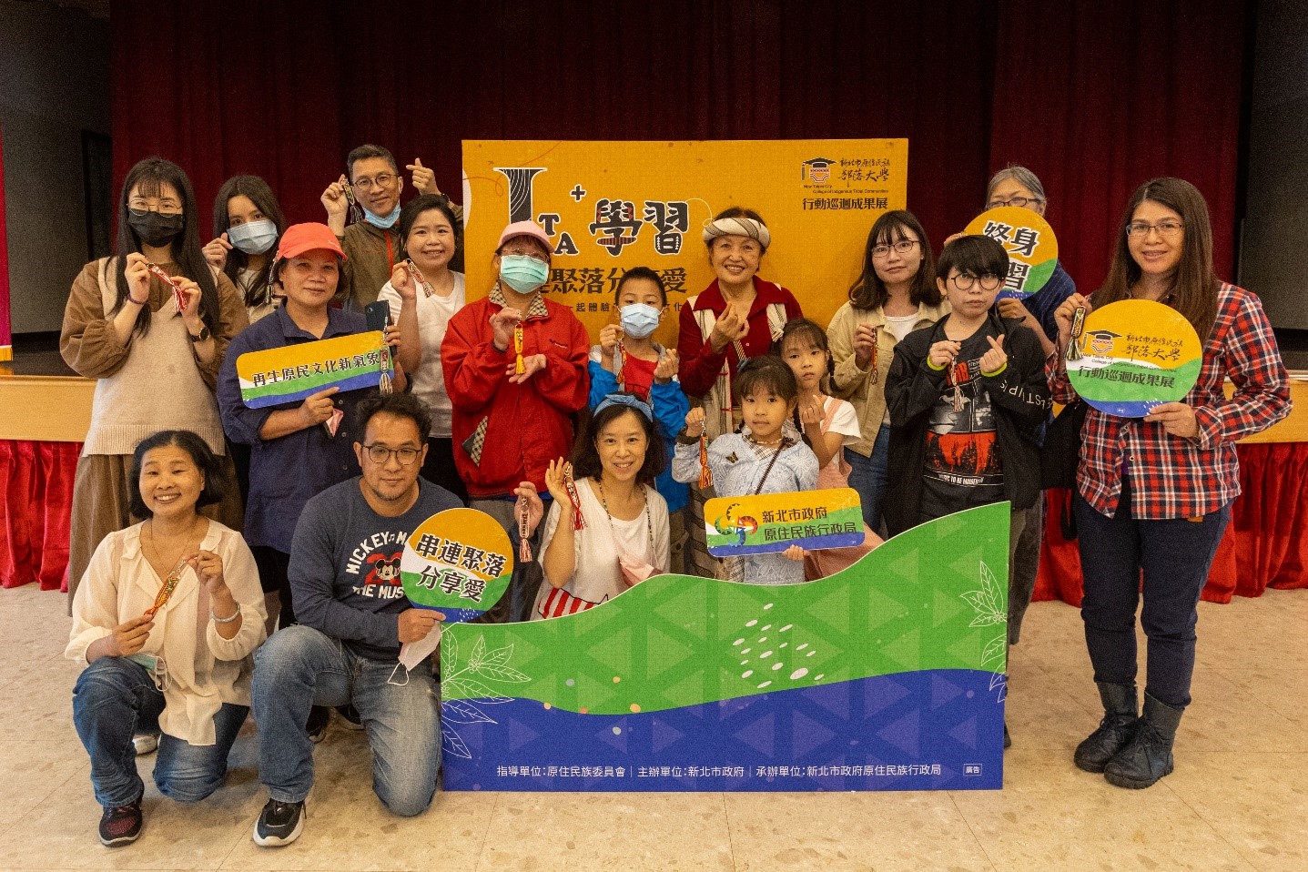 110年度行動成果展，吸引許多市民朋友來體驗課程。(圖/新北市政府原民局提供)