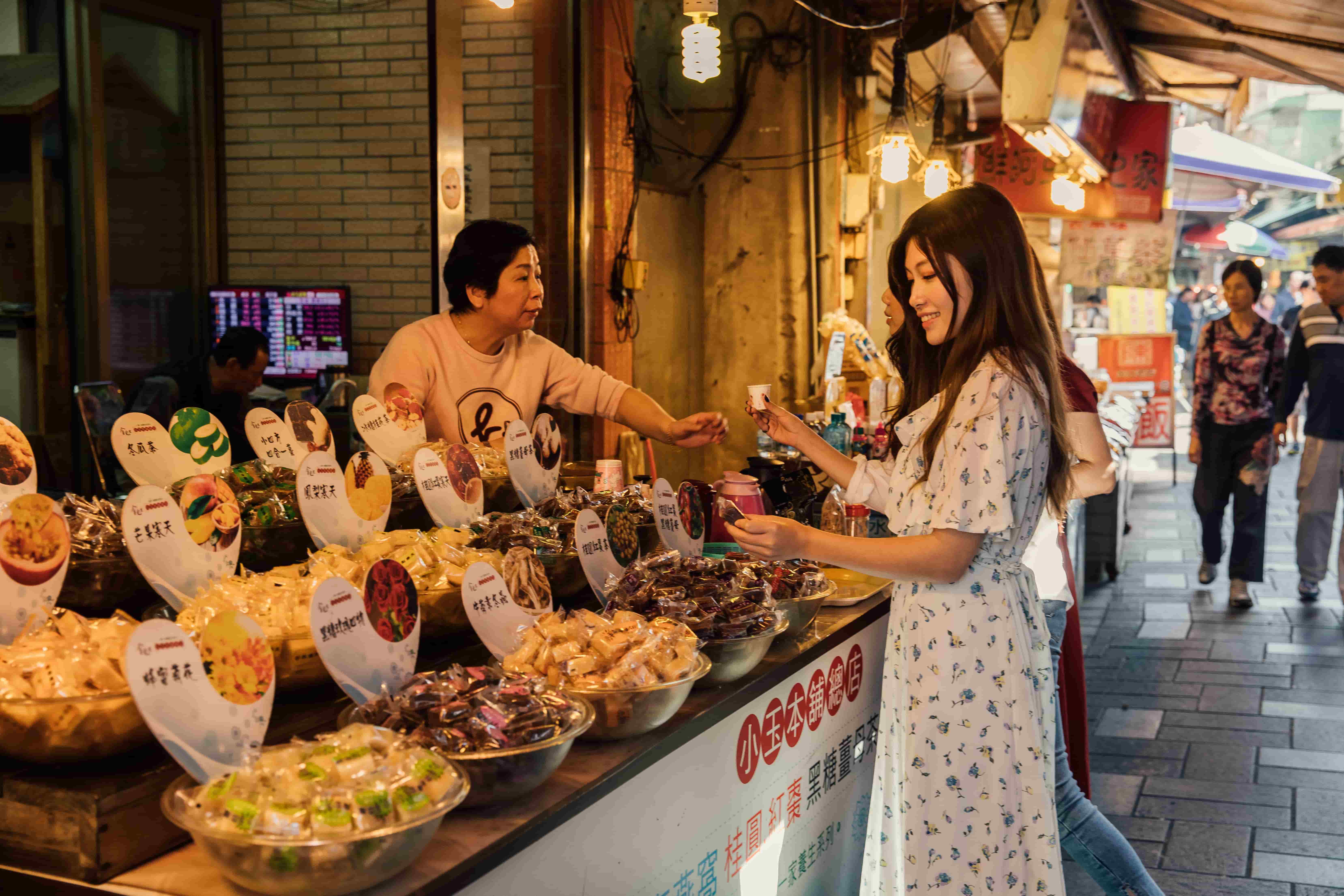 金山老街擁有許多在地特色美食小吃，來到金山絕對不能錯過