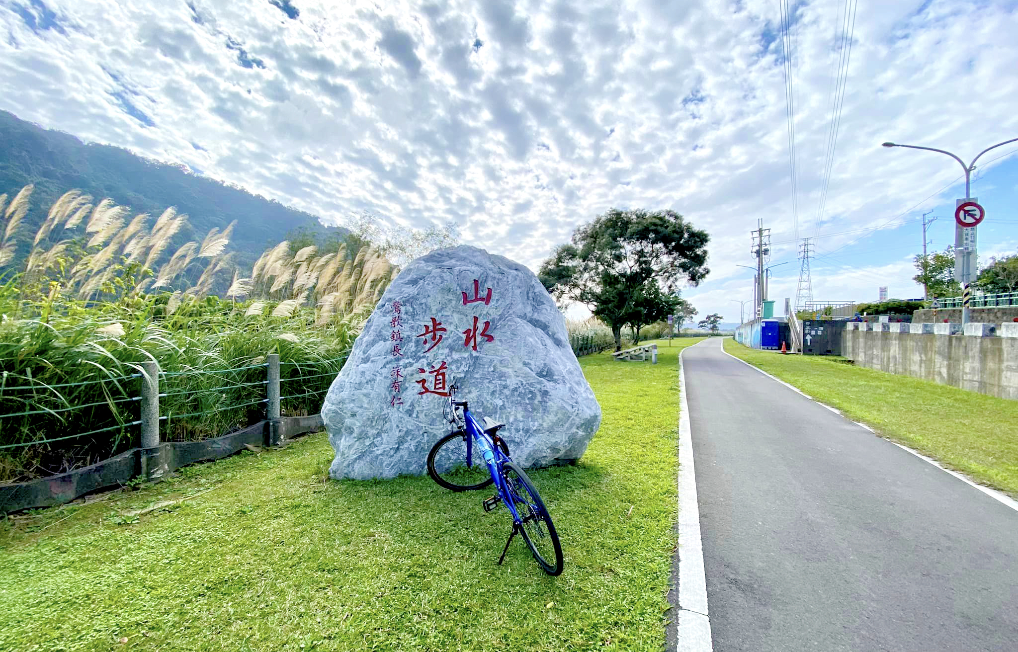 大漢溪自行車道可串聯南北景點，往南行經龍窯橋、山水步道一路可抵達桃園大溪