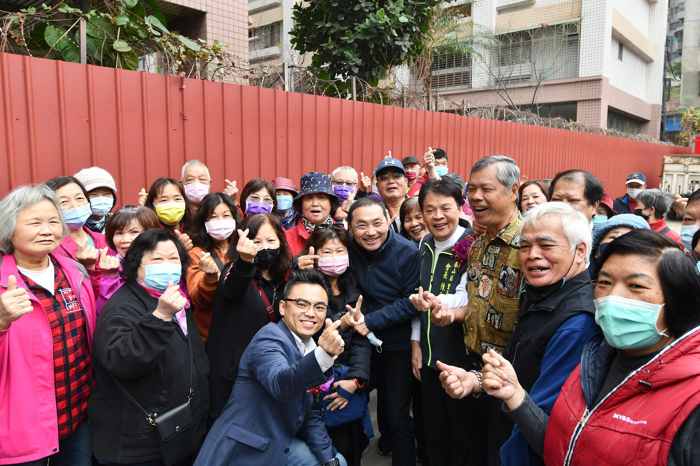 義學市民活動中心以明志書院「讀冊」為意象，在建築立面融入「書櫃」語彙，凝聚在地歷史文化情感，工程預計民國113年7月下旬完工。