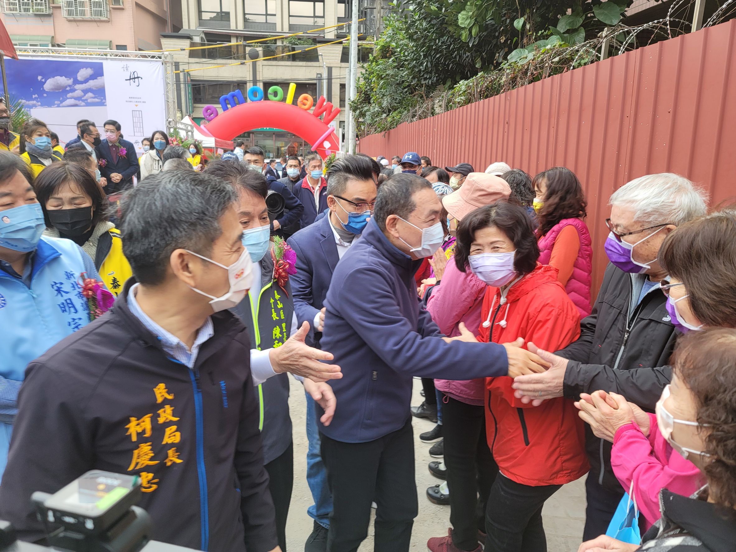 市長侯友宜今出席泰山義學市民活動中心開工民眾熱情歡迎