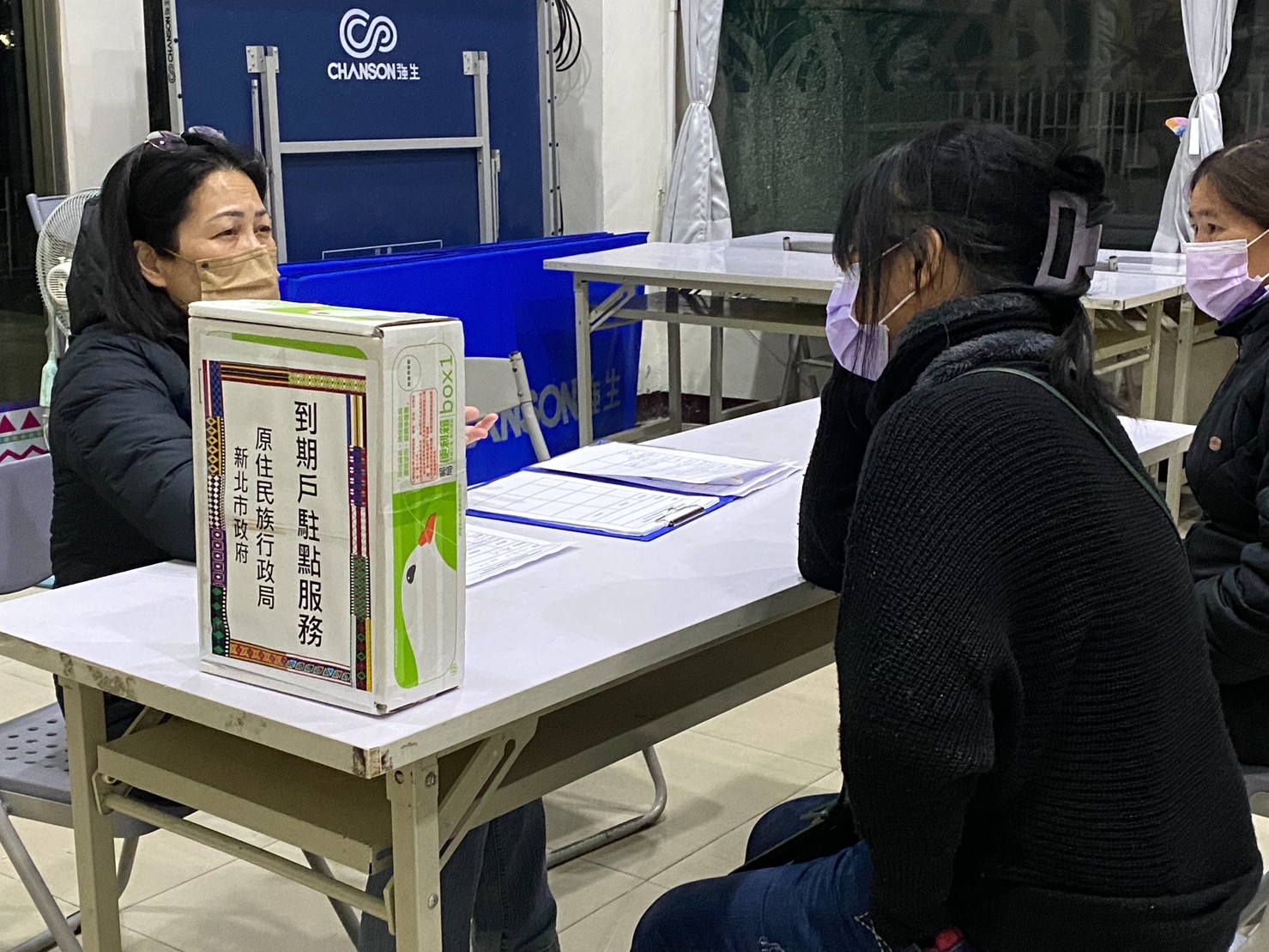原民局每週三在三峽隆恩埔社宅,提供專人駐點諮詢服務。 (圖/新北市政府原民局提供)