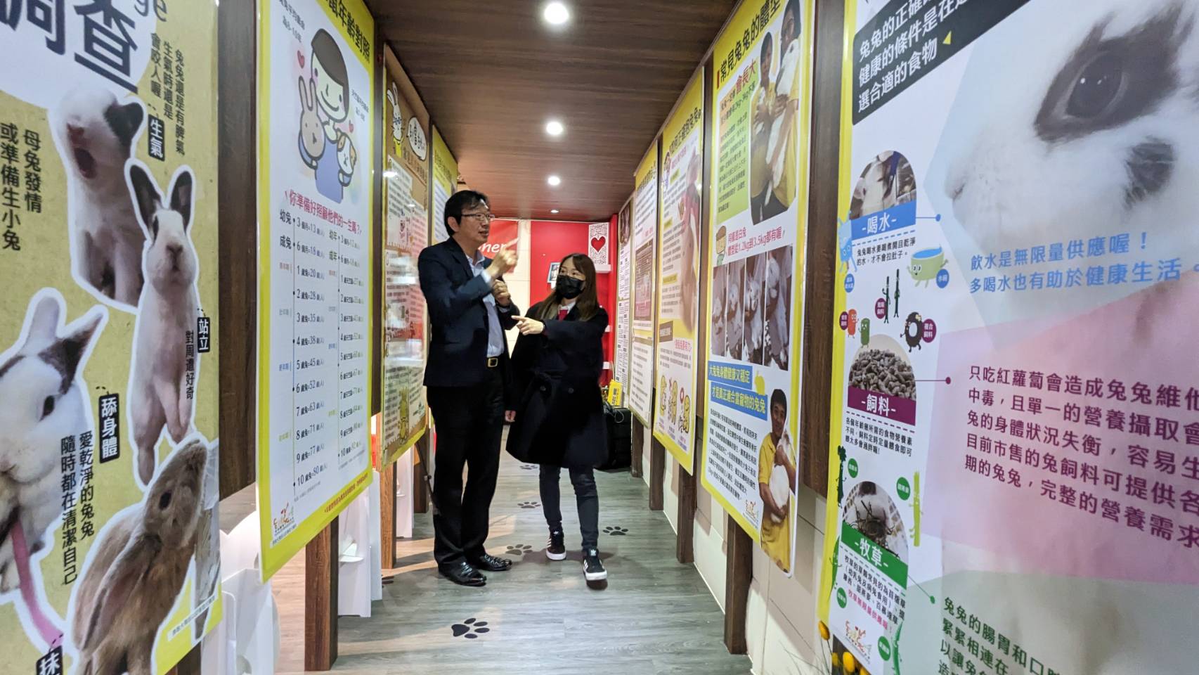 農業局諶錫輝副局長解說兔子照護