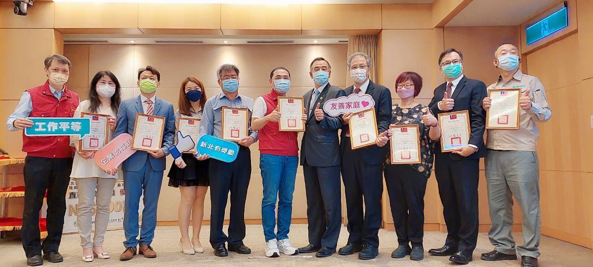 (圖2)111年度獲獎企業出席頒獎典禮2