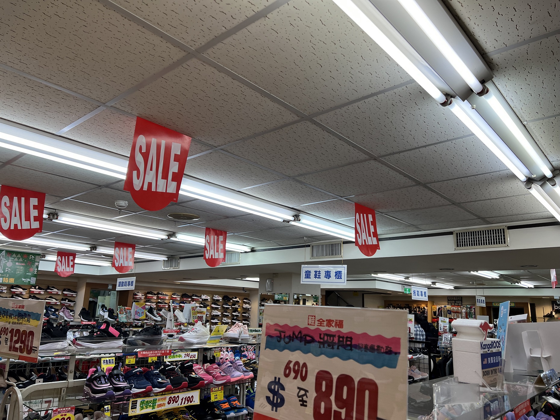 新北市政府鼓勵業者進行LED燈具或隔熱設備等多元商品汰換，達節能減碳目標
