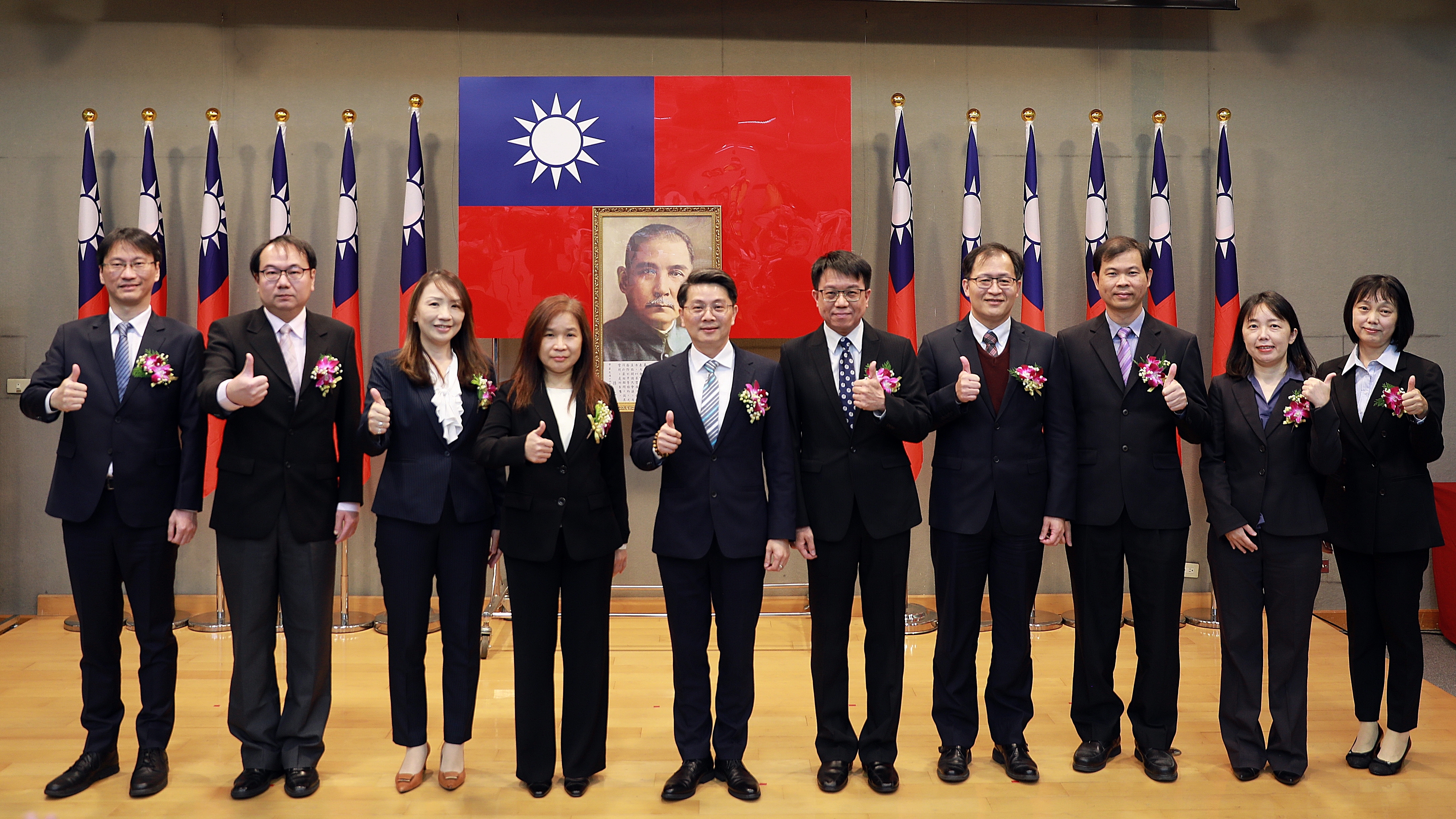 新北市地政局今舉辦9地所主任宣誓就職典禮。新北市地政局提供