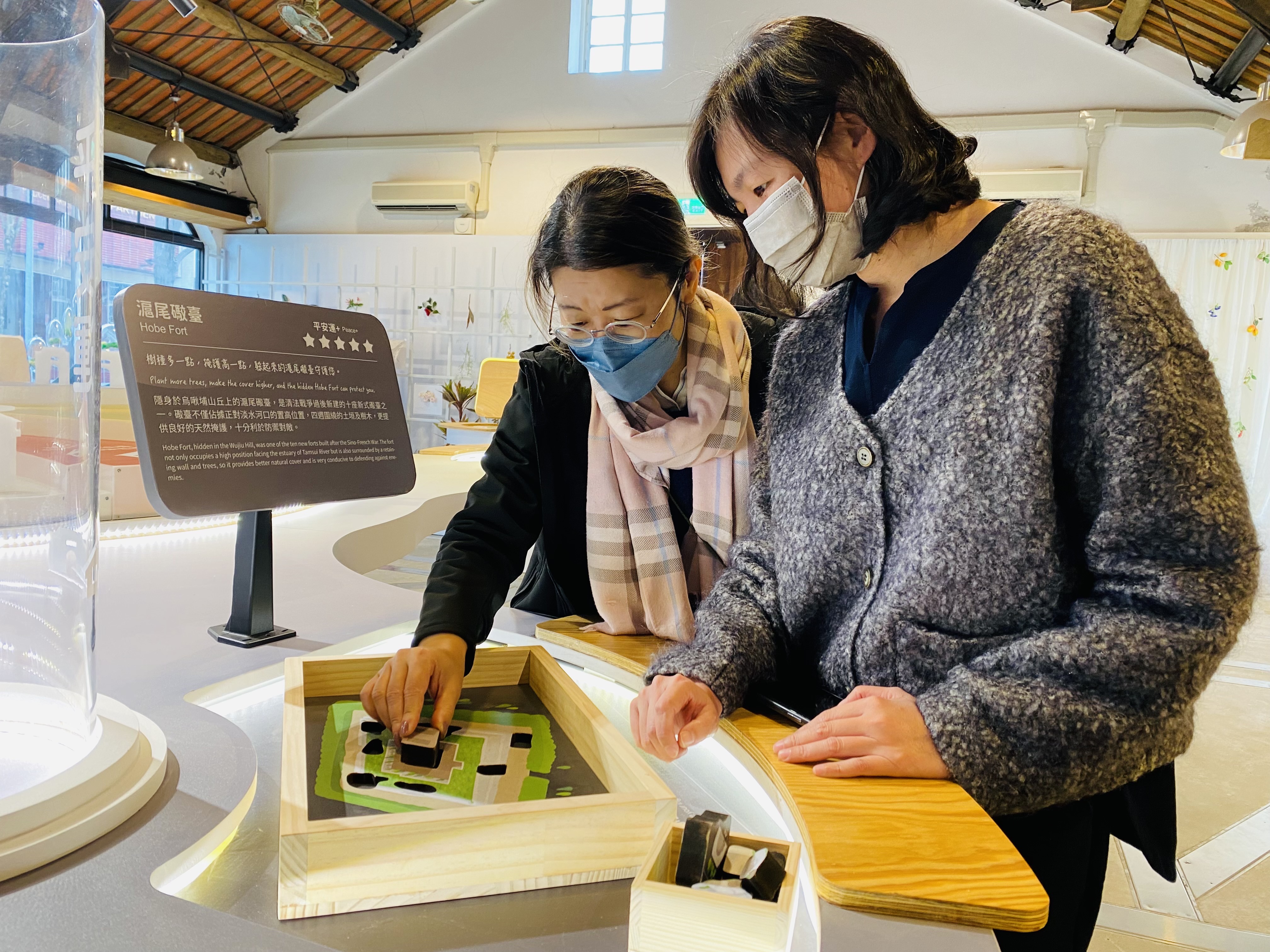 「淡水古蹟微型博物館」運用拼圖概念來建構滬尾礮臺的防禦工事。