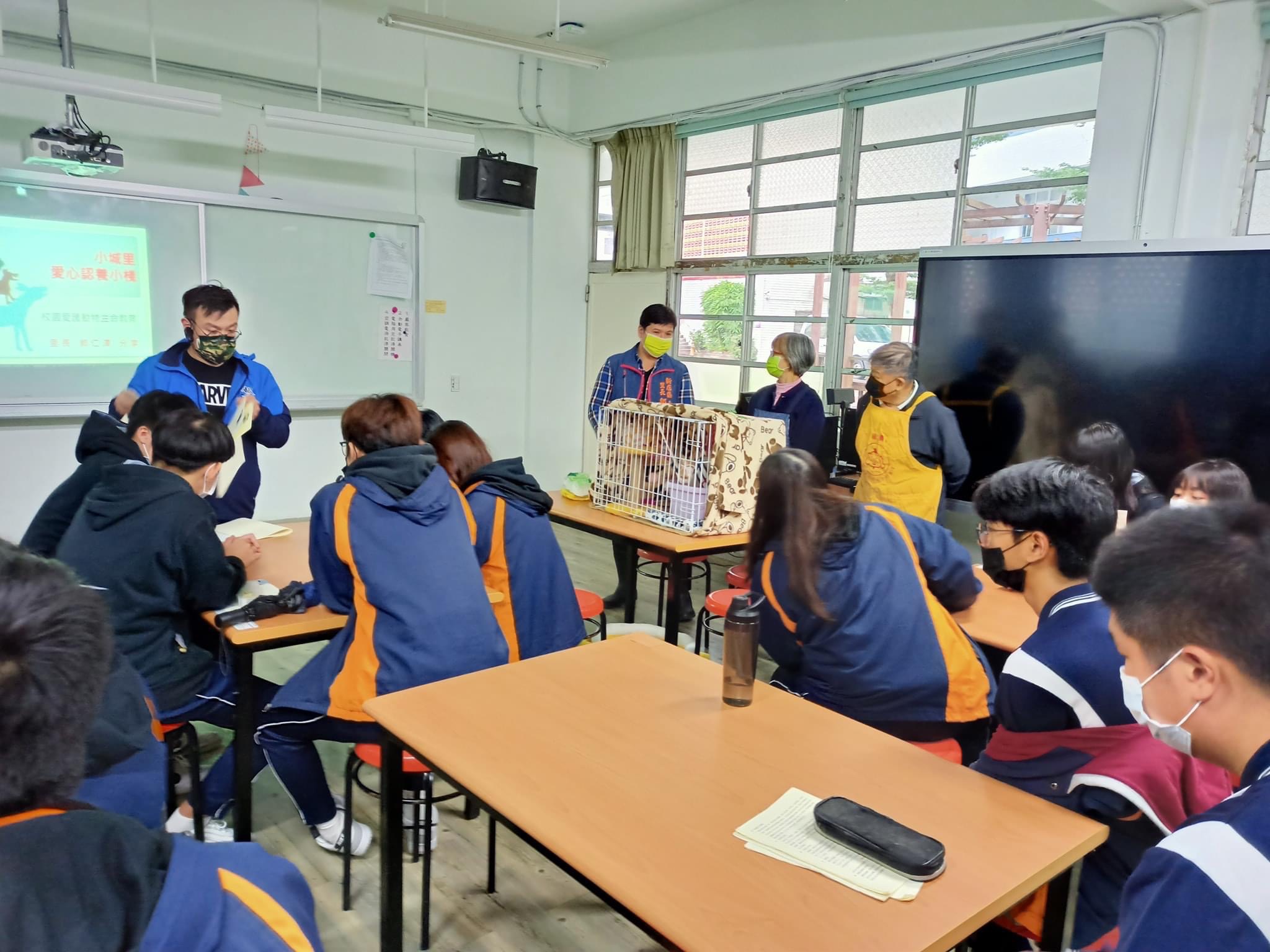 里長及志工至中小學進行動物保護生命教育宣導