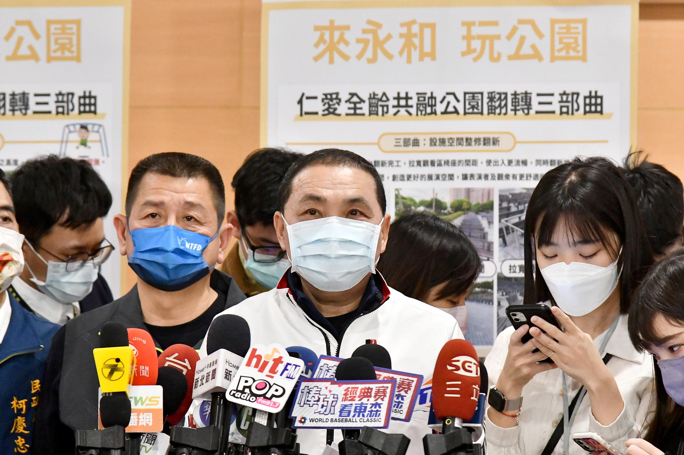 侯市長說，行動治理重要目的在於透過與里長進行座談，第一時間了解並當面有效回應、解決市民需求，謝謝里長無私付出，期盼府區繼續攜手努力，