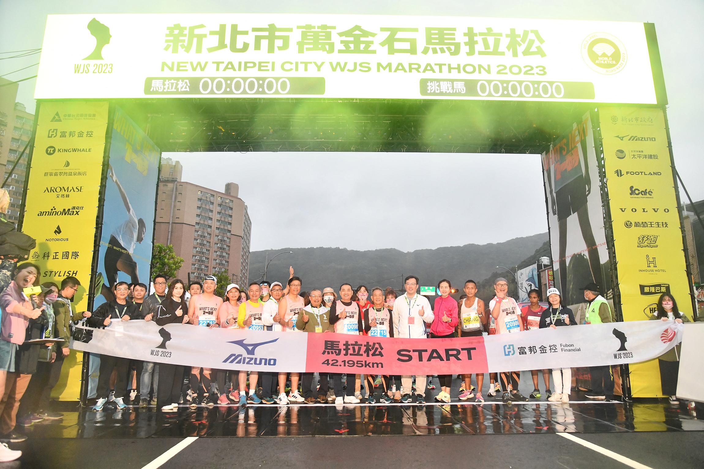  「新北市萬金石馬拉松」為全台首場且唯一金標籤賽事，今(19)日於萬里區翡翠灣正式登場。