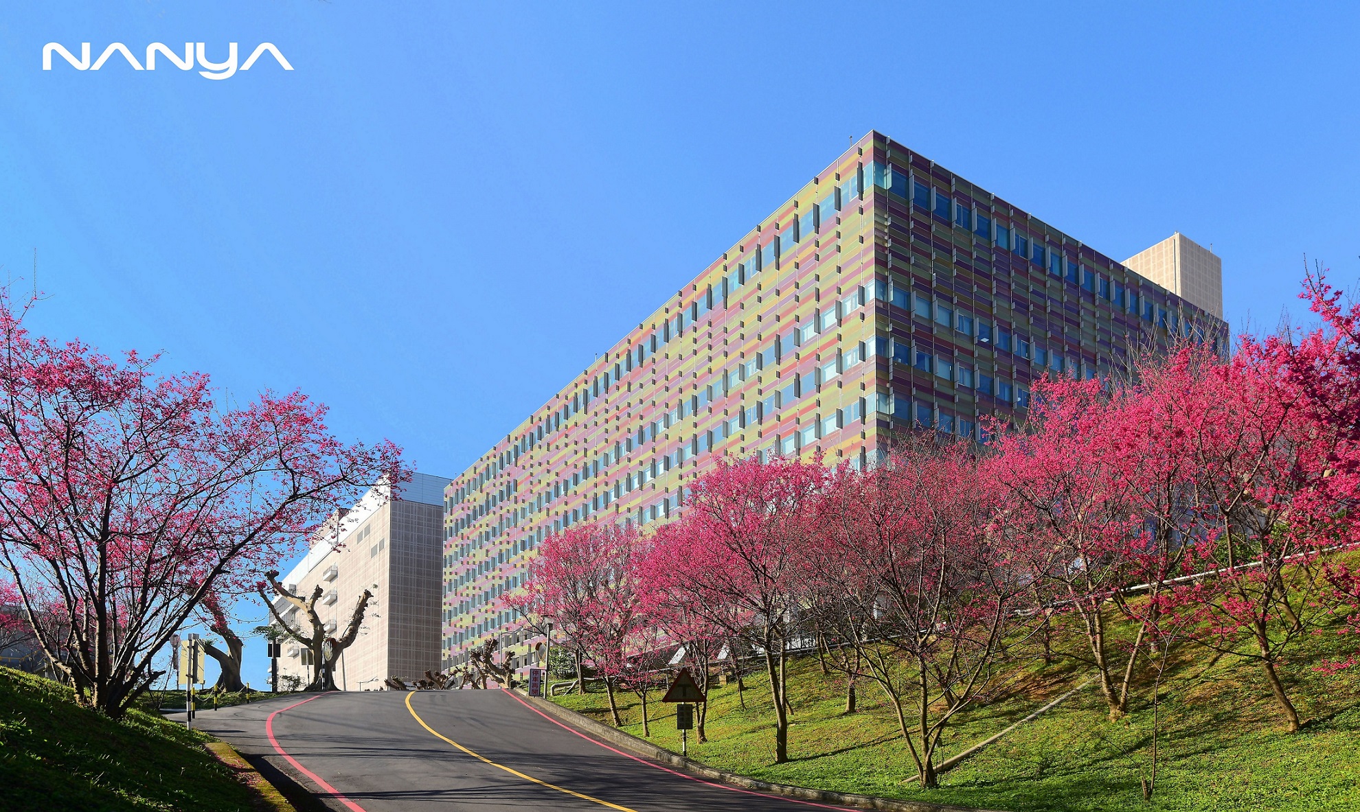 南亞科技於泰山區投資興建10奈米級12吋先進晶圓新廠，預計114年落成啟用，創造約3000個工作機會。