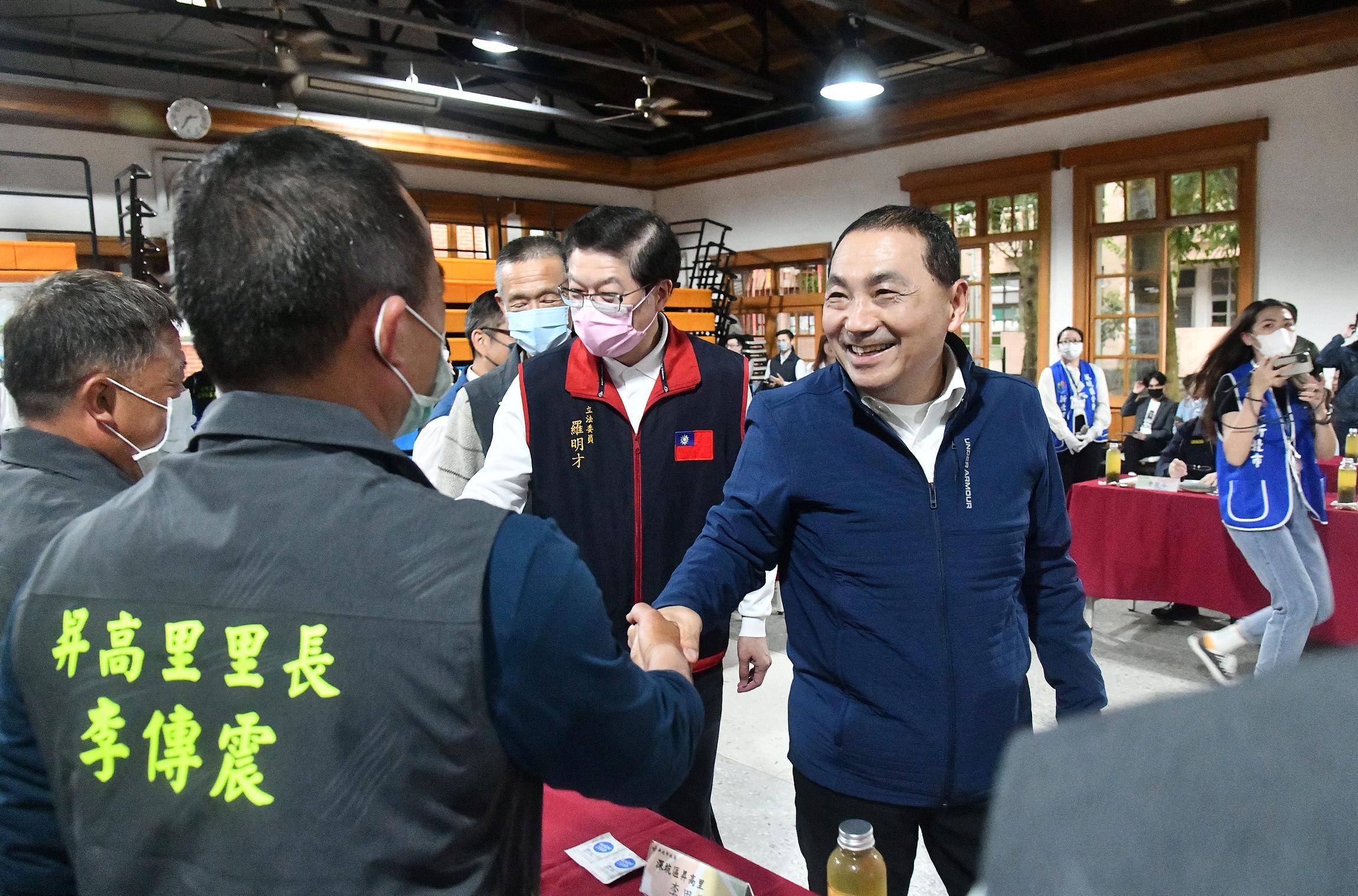 新北市今(20)日舉行深坑行動治理座談會，會中聚焦深坑輕軌，市長侯友宜盼加速推動軌道建設。