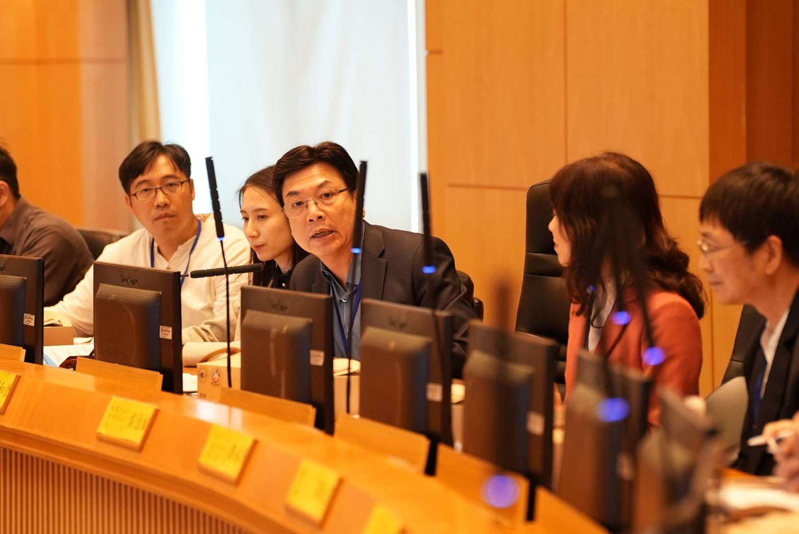 劉和然副市長致詞歡迎桃園市政府青年事務局侯佳齡局長、基隆市政府產業發展處鄭永陽副處長 、各大專院校育成中心以及商會代表參與會議