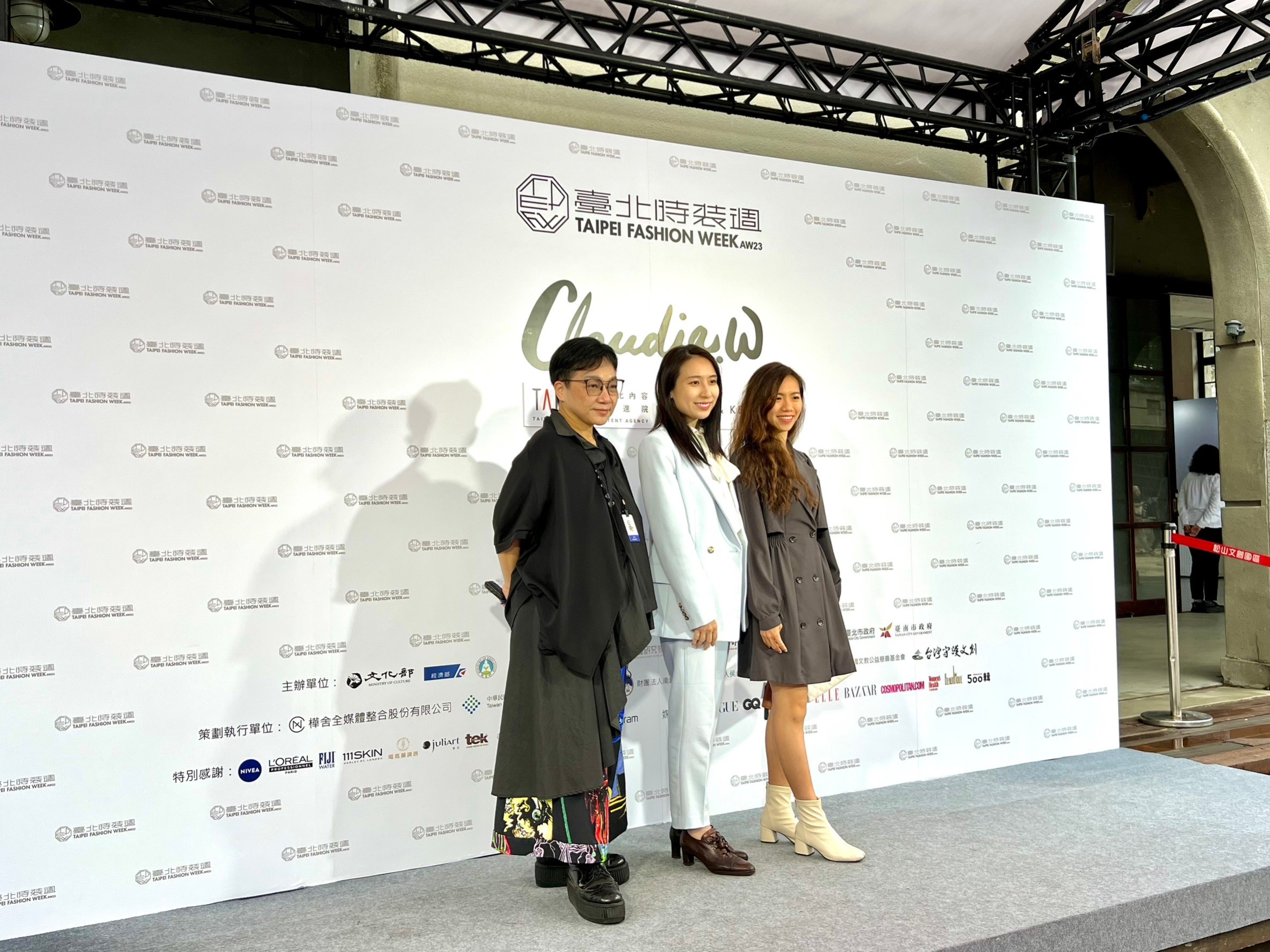 新北市政府青年局長錢念群（中間）出席「臺北時裝週AW23」
