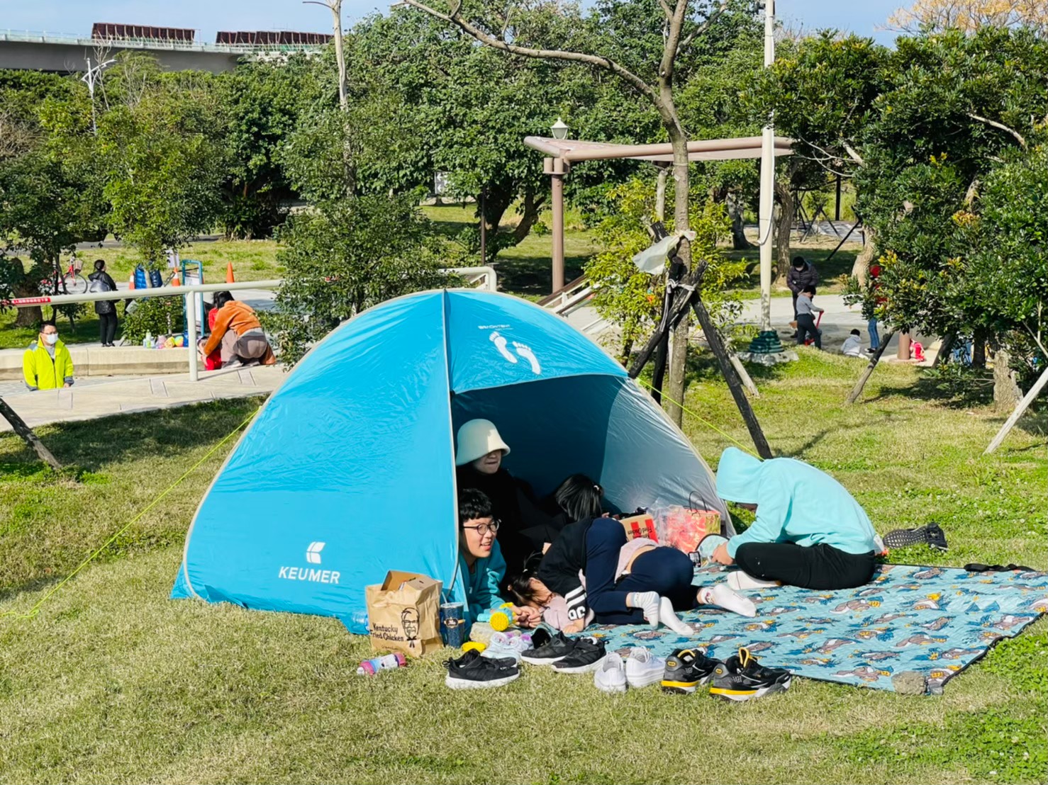 八里十三行文化公園空間寬敞及擁有超大草皮