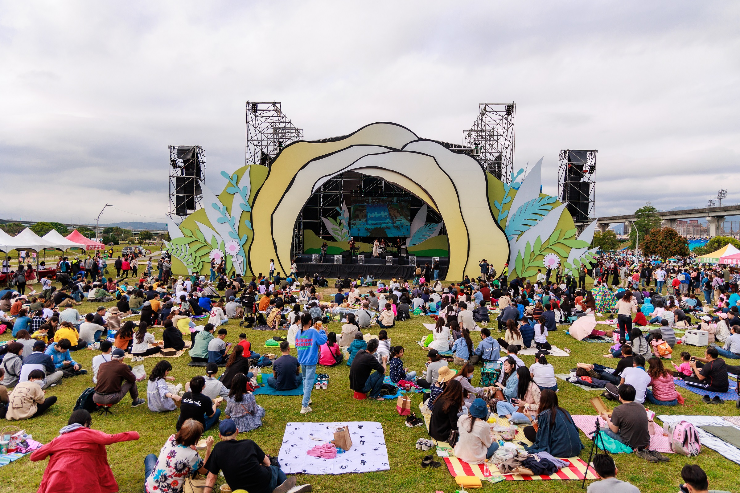 新北春紛節野餐盛況