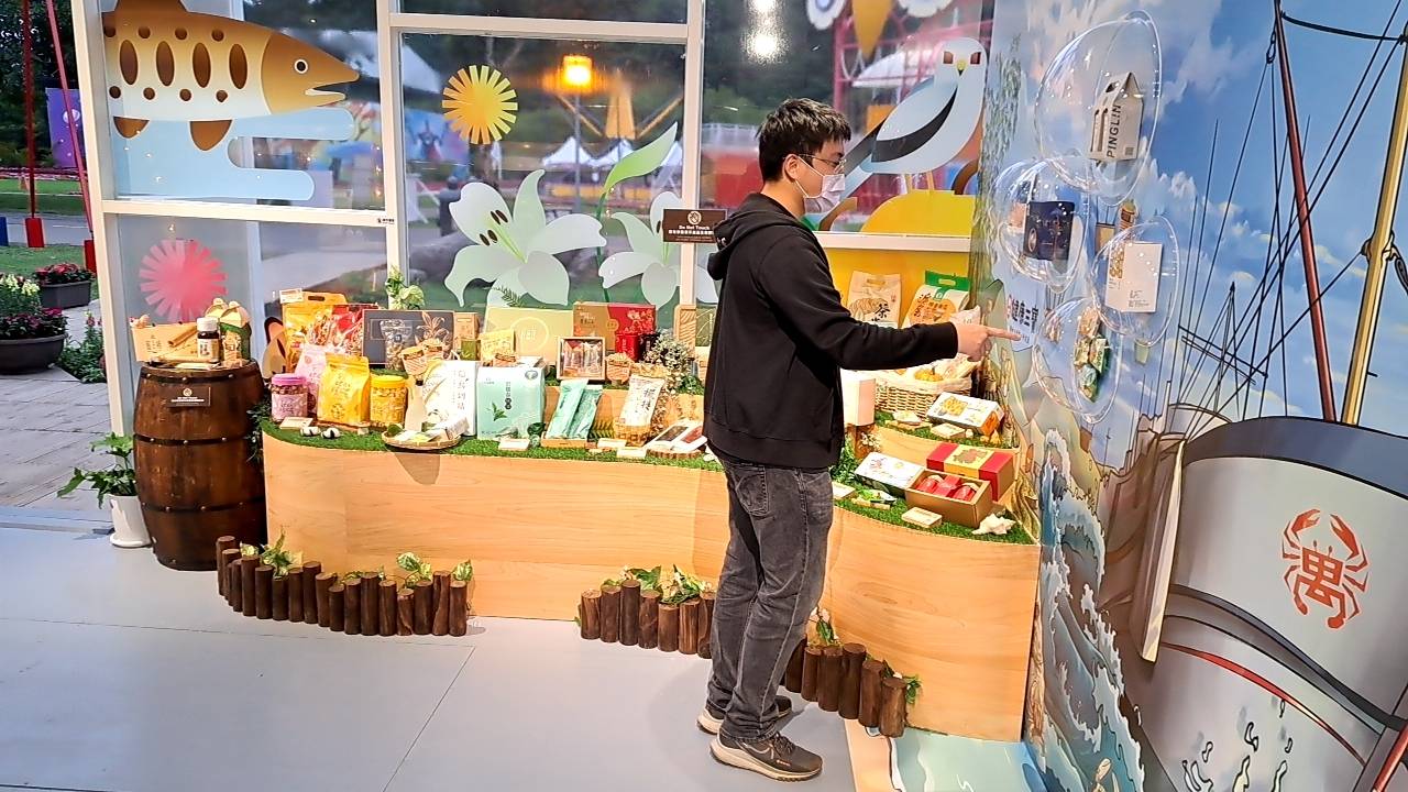 今年度宜蘭綠色博覽會在3月31日盛大開幕，民眾參觀新北市農業局「新北農業健康市-山海聚落」主題展