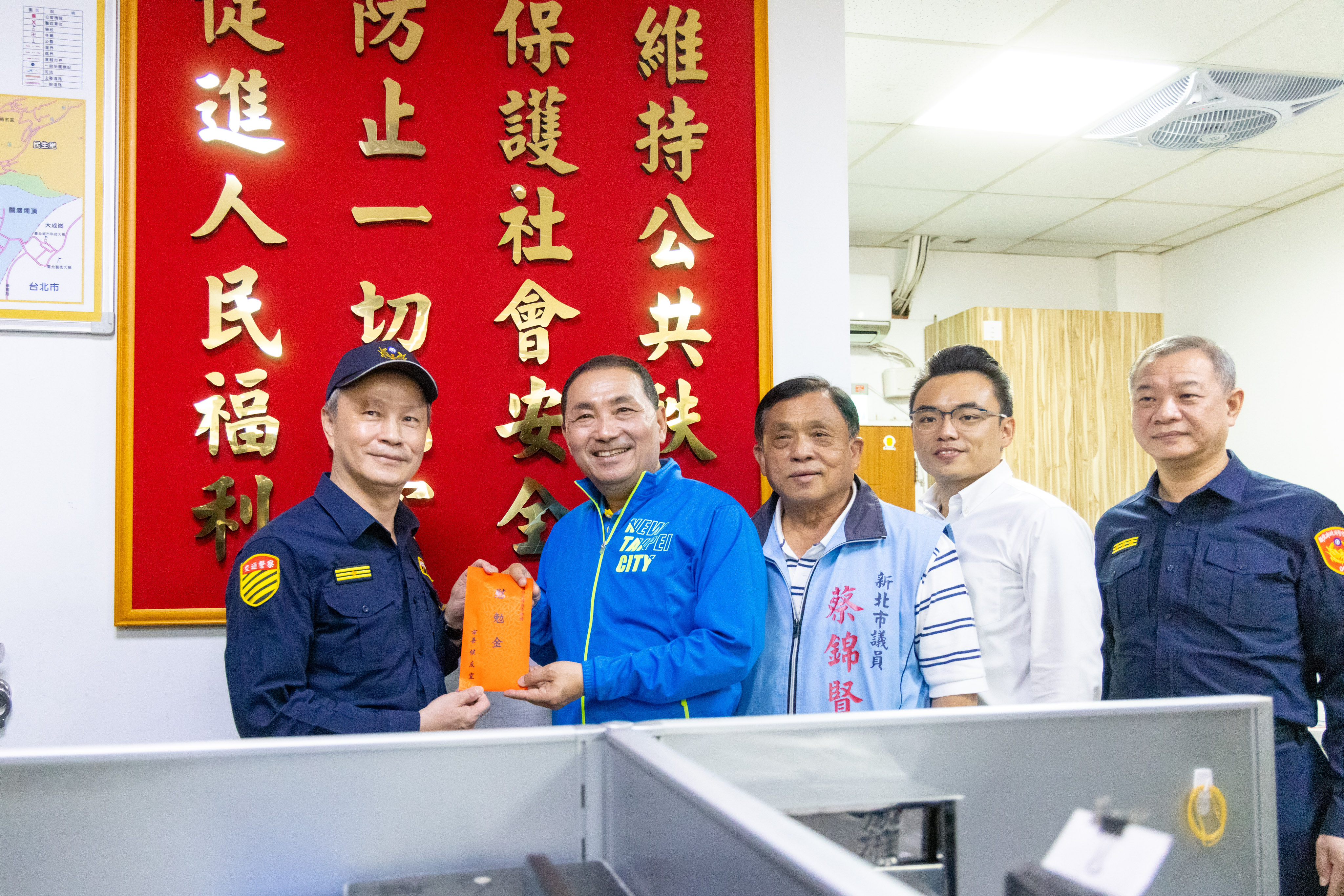 慰勞清明連假交通疏導，侯友宜市長致贈慰勞金感謝同仁辛勞
