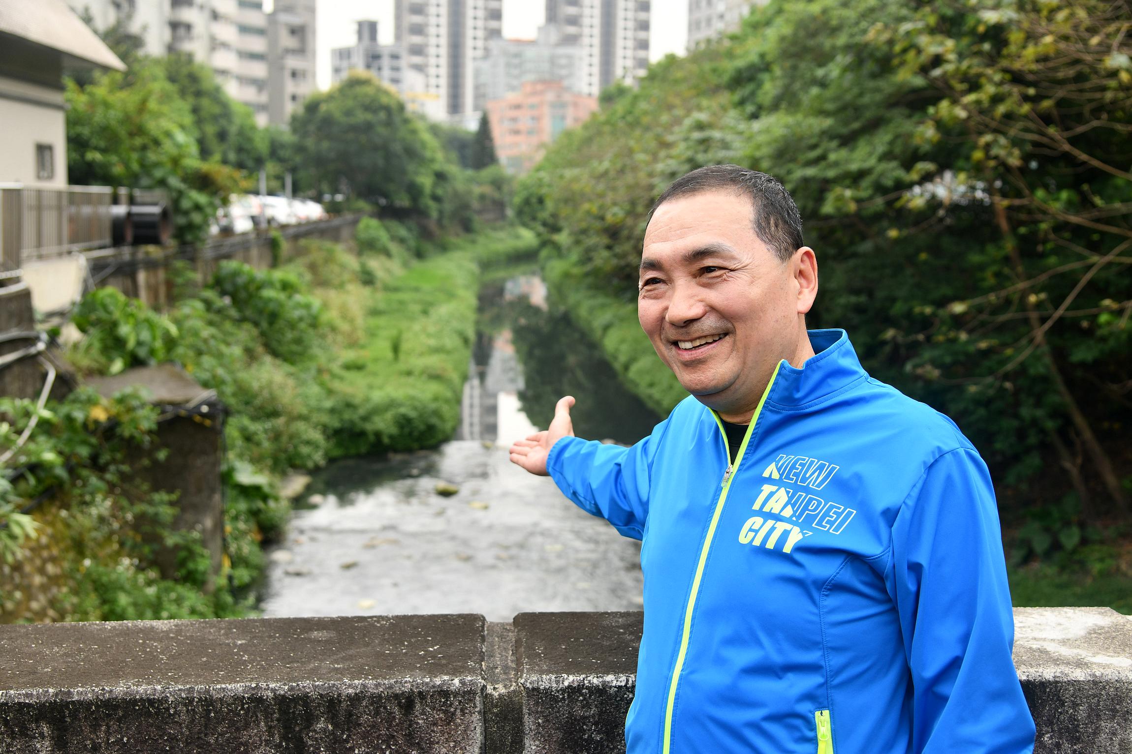 新北市長侯友宜視察瓦磘溝整治成果