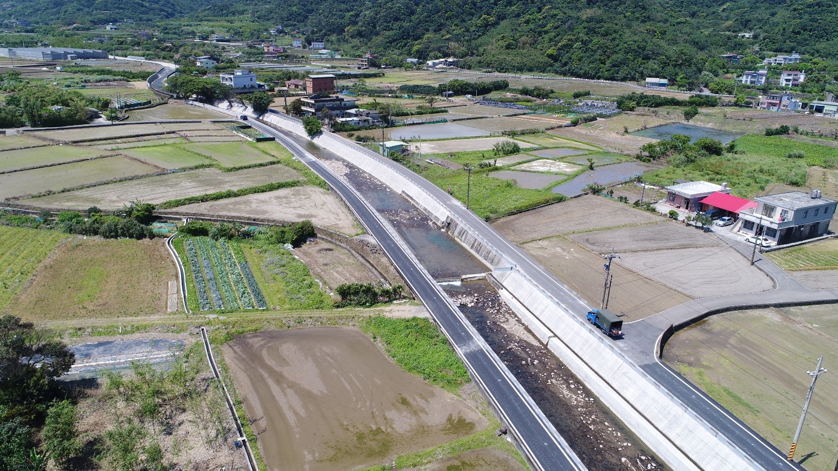 106年6月2日遭逢豪大雨導致潰堤的三界壇路段，已於107年3月修復完成保障居民安全