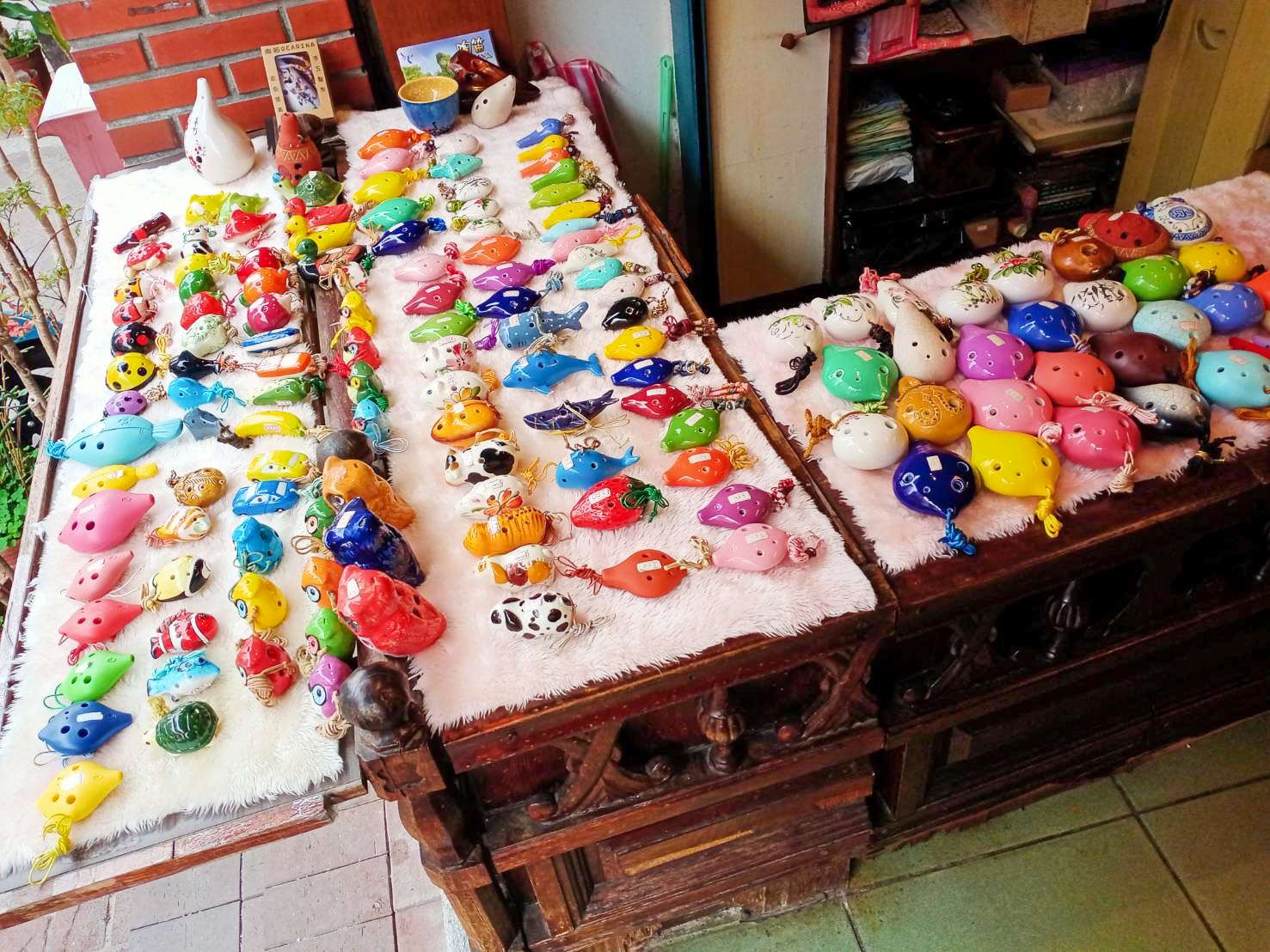 歡慶新北美術館開園，鶯歌老街商圈串聯店家共同推出9折優惠(圖為鶯歌串聯店家商品)