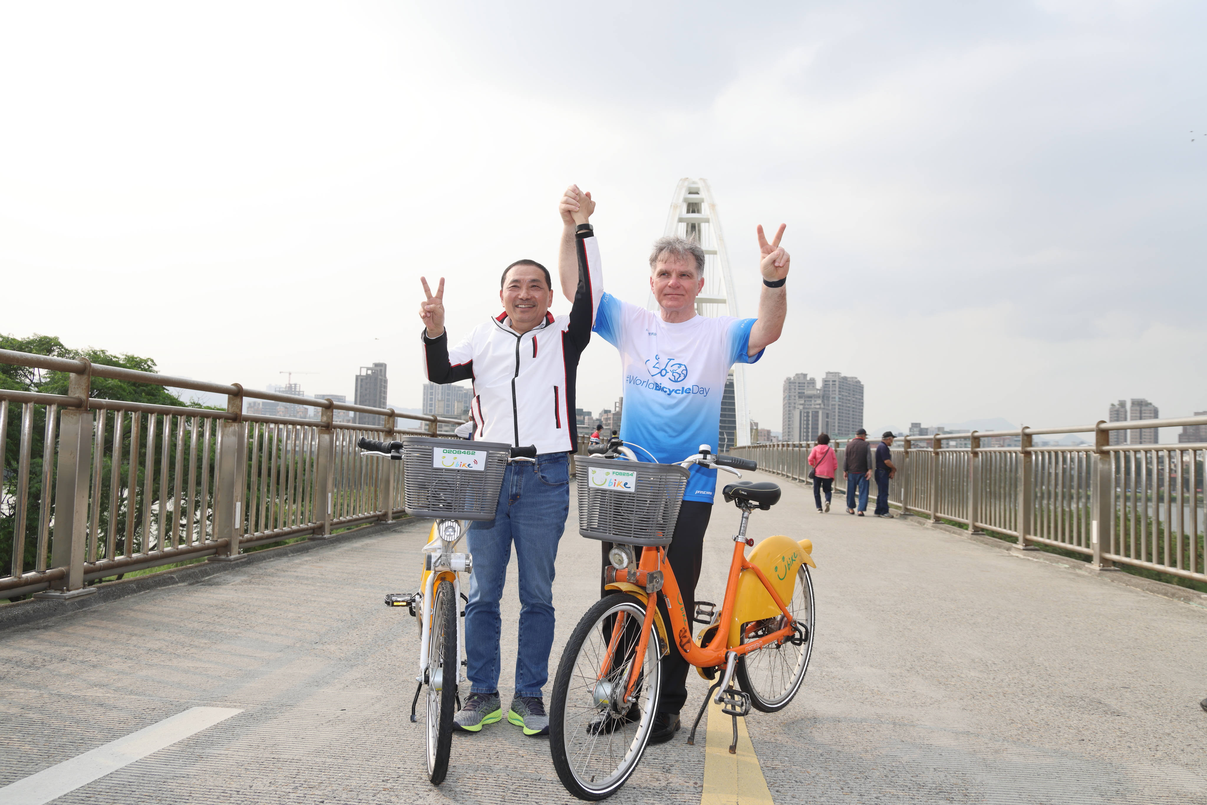 侯友宜市長與世界自行車發起人Leszek Sibilski 合力推廣自行車運動