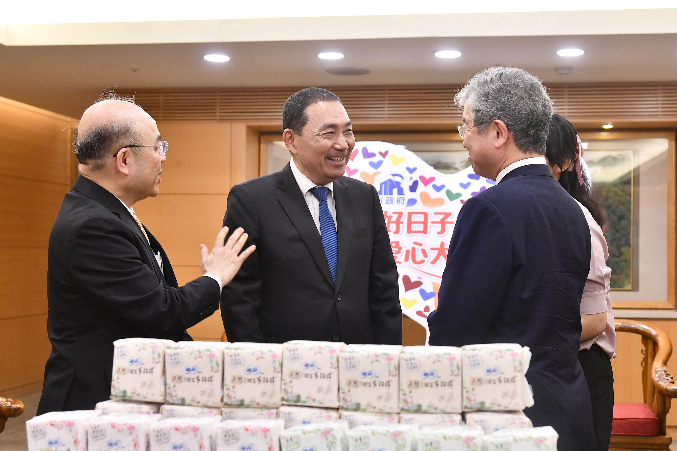 侯友宜感謝嬌聯公司自110年起響應愛心大平台，迄今共已捐贈630萬元的生理用品等，是企業力行ESG的典範。