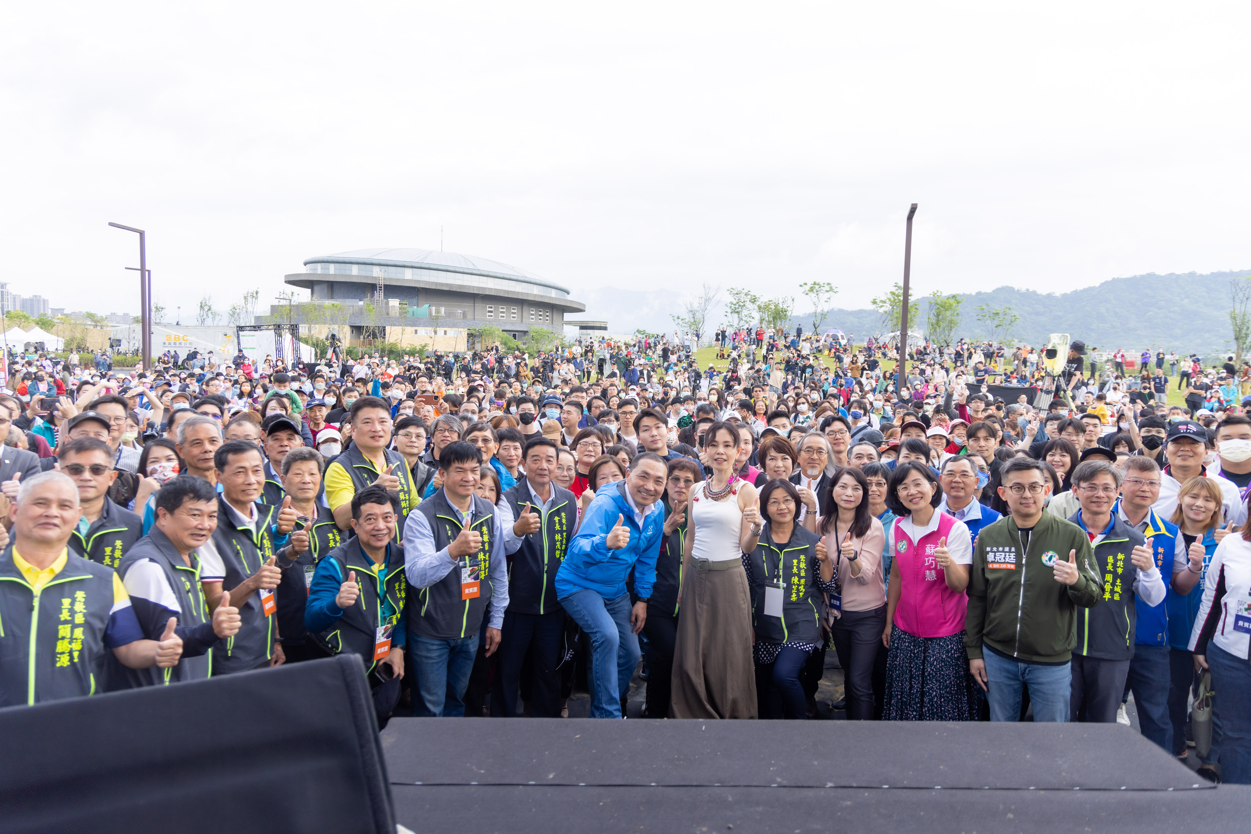 KICK OFF!新北市美術館園區開放《遇見新美》草地音樂會