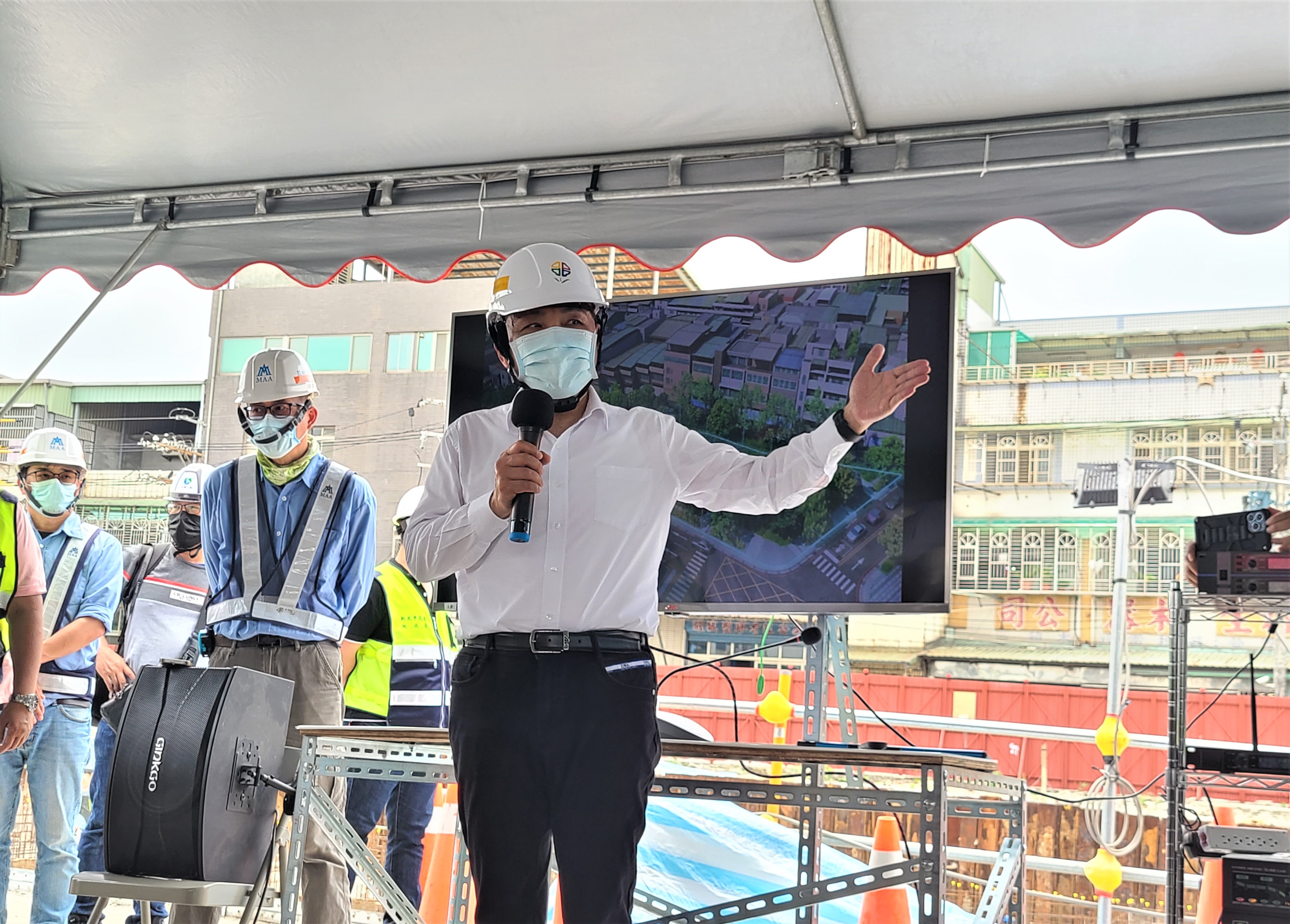 新北市長侯友宜視察塭仔圳廣停三滯洪池工程。新北市地政局提供