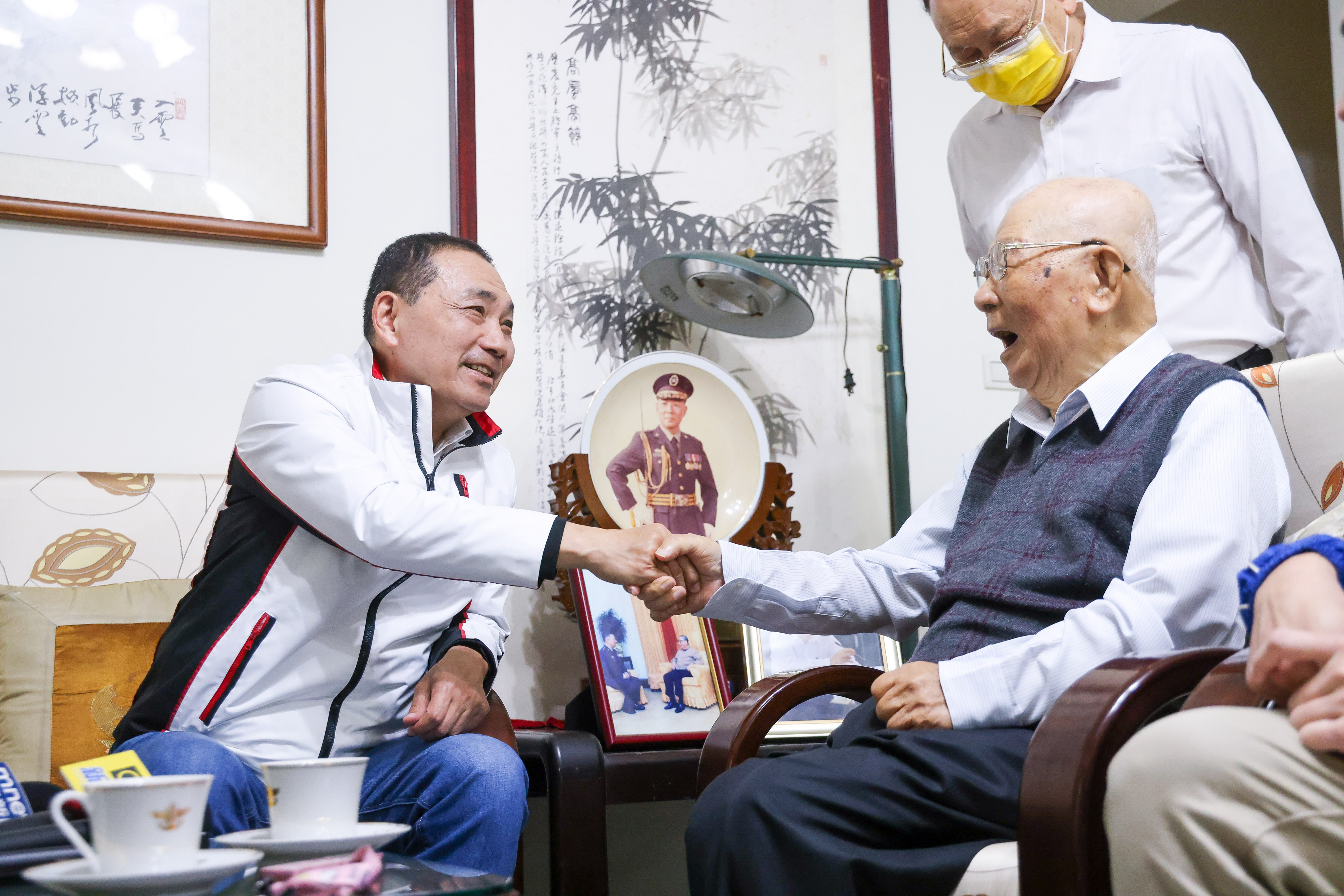 侯友宜市長拜訪許歷農將軍，感謝一生為中華民國的付出