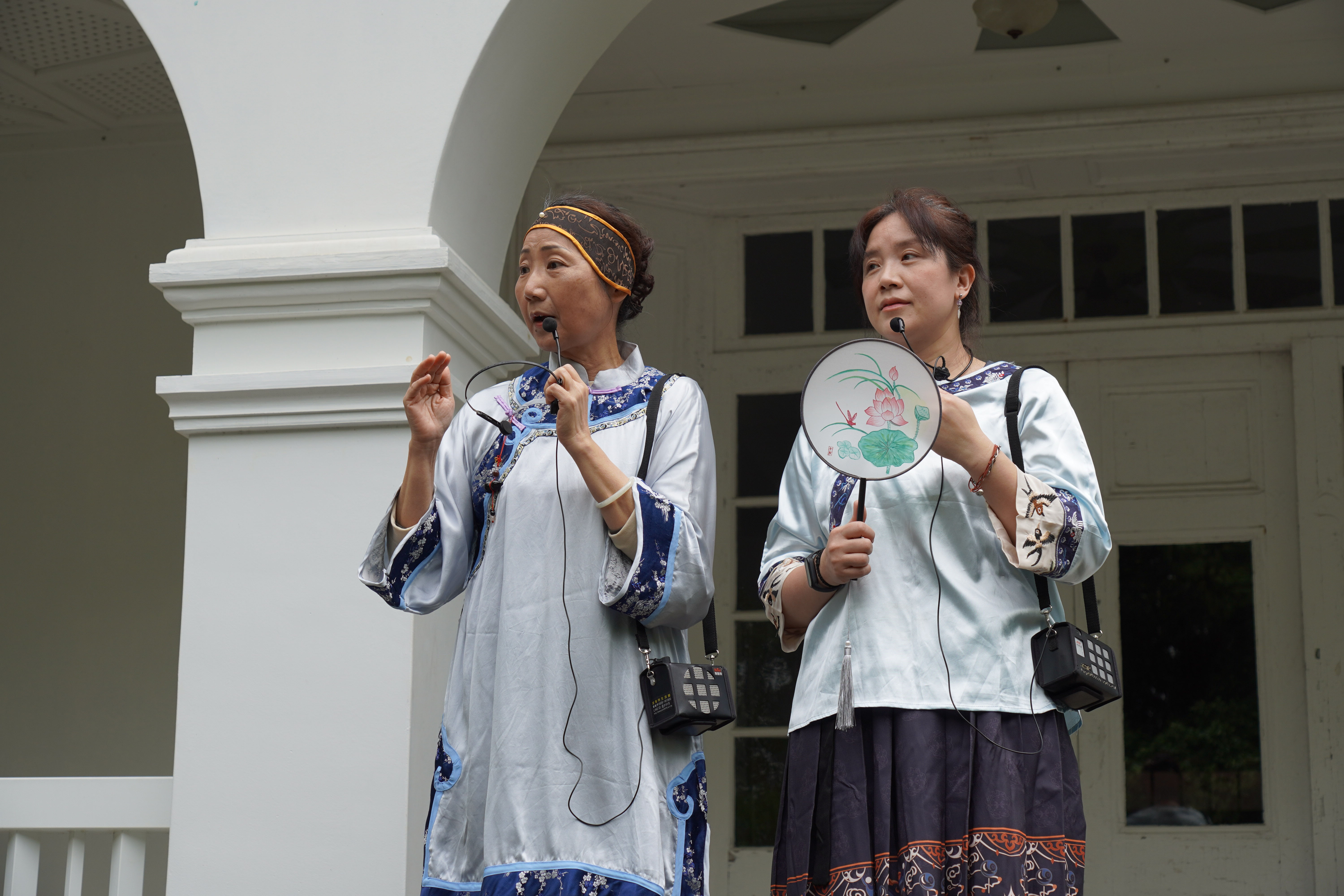 淡水女路導覽人員穿上漢服演繹馬偕博士夫人張聰明的故事  兩位也同時以導覽二度就業