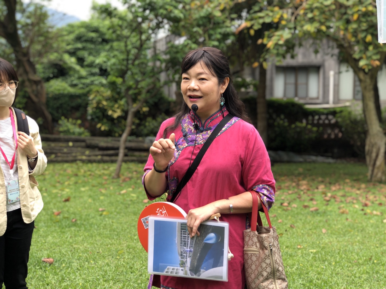 新北市社會局與社區旅學關懷協會合作  除推動淡水女路外  也培訓女性成為導覽  二度就業