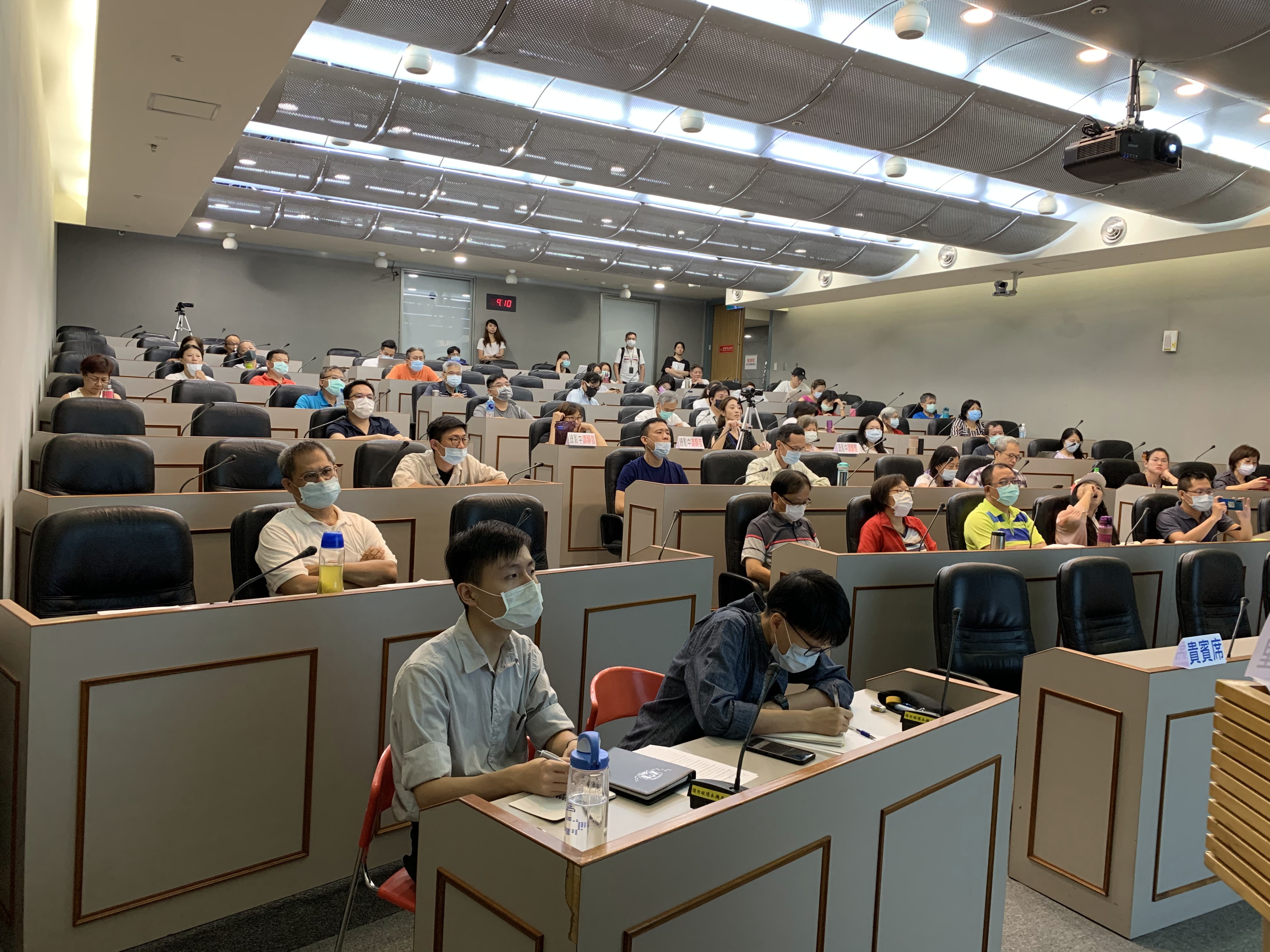 去年都更實務工作坊學員仔細聆聽講師講解