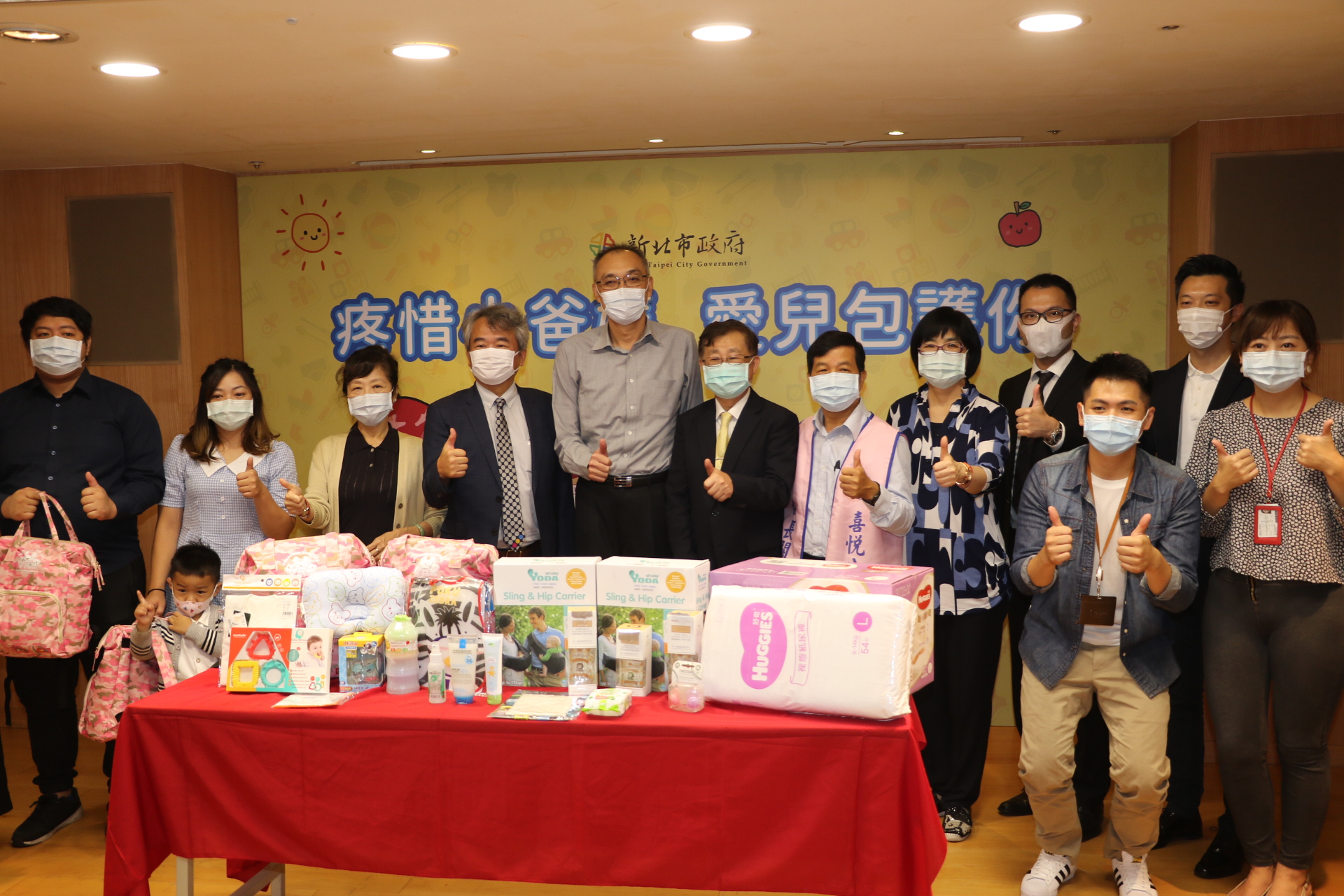 「新北市小爸媽個管中心」結合社會企業及專業團隊，協助小爸媽解決各項生活困境，迎向新生活(社會局提供)