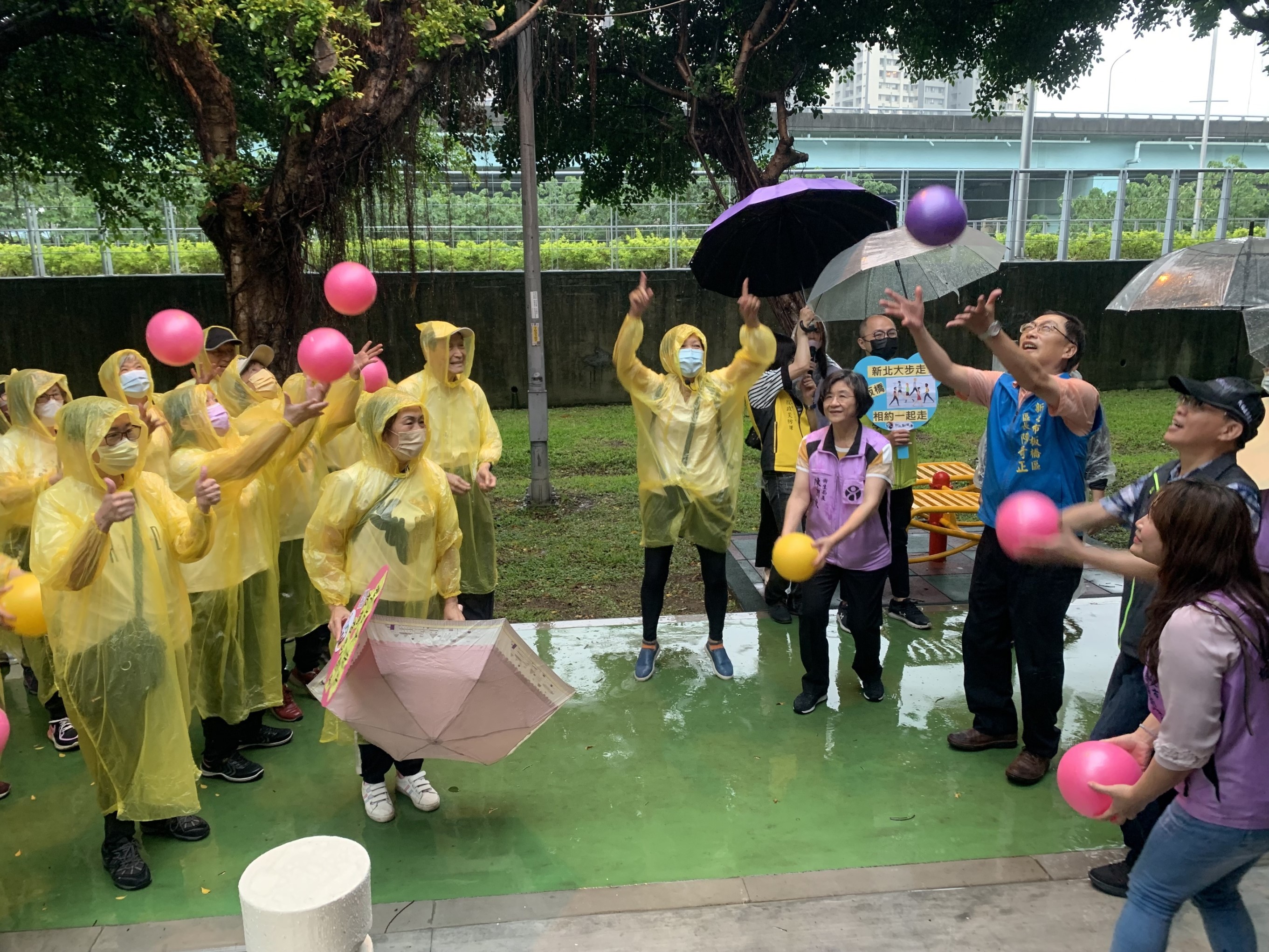 與民同樂拋球趣