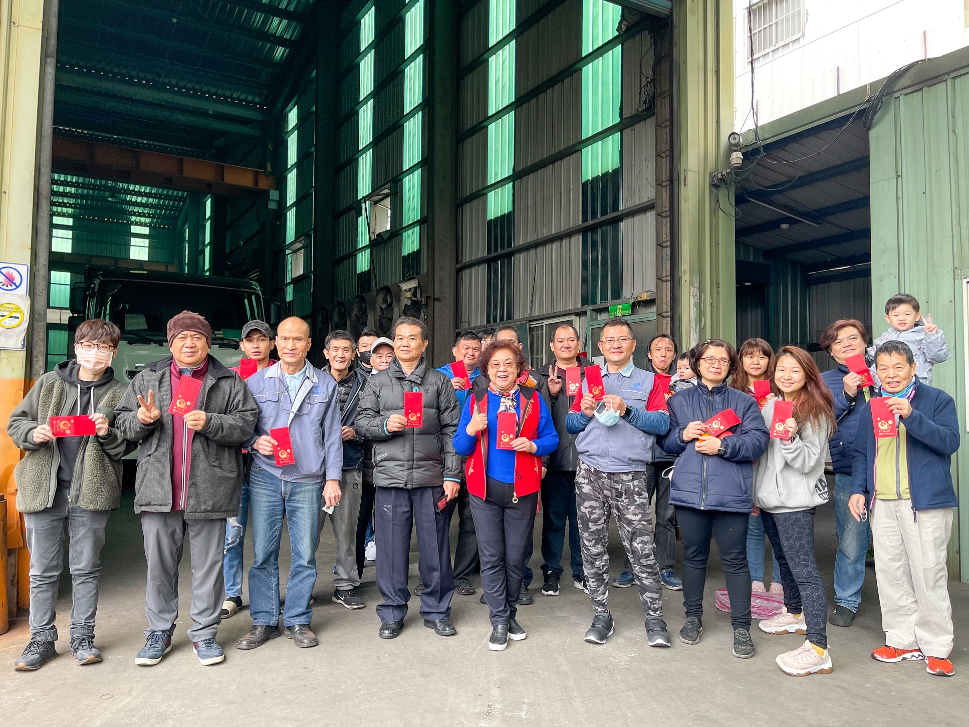 宋佩霓董事長感謝有員工及親友的全力支持及協助，才得以克服困境，同時兼顧家庭照顧與公司經營。