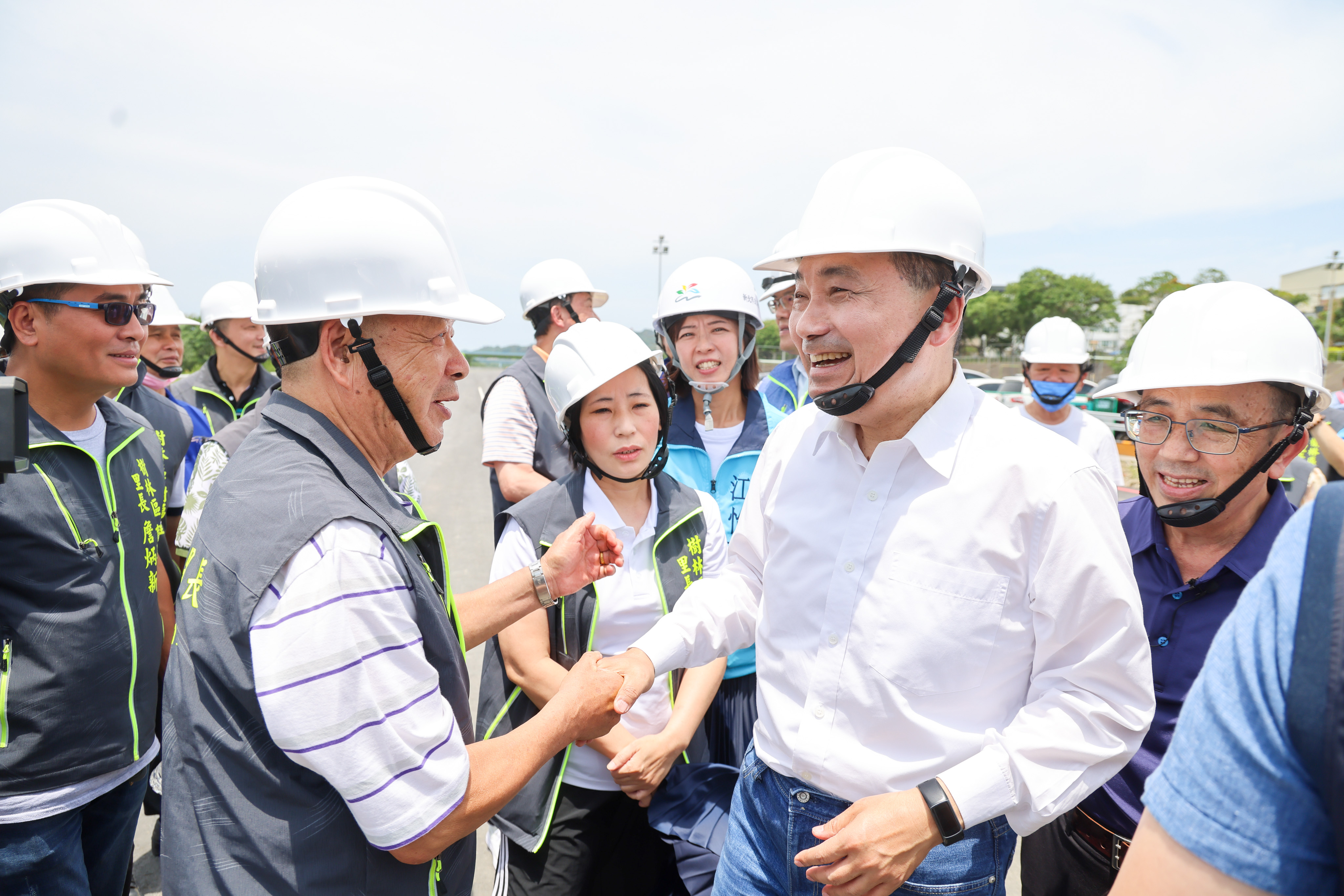 大漢溪堤外便道7.4km明年完工，將大幅紓解環漢路交通尖峰時段壅塞情況，除了交通升級外更可串聯河濱自行車道動線，打造「綠色水岸自行車路廊」