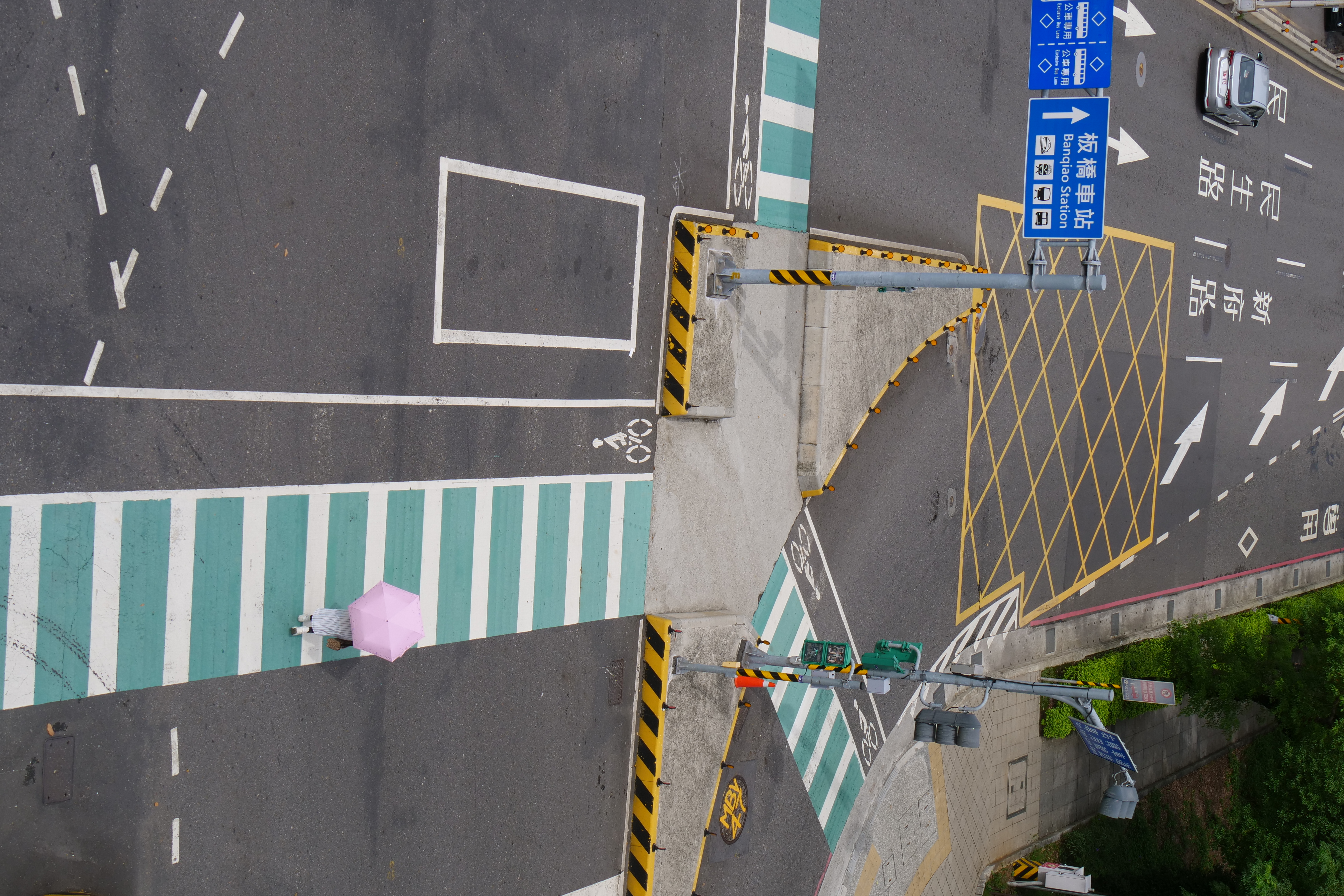 建置行人庇護島，保障行人安全