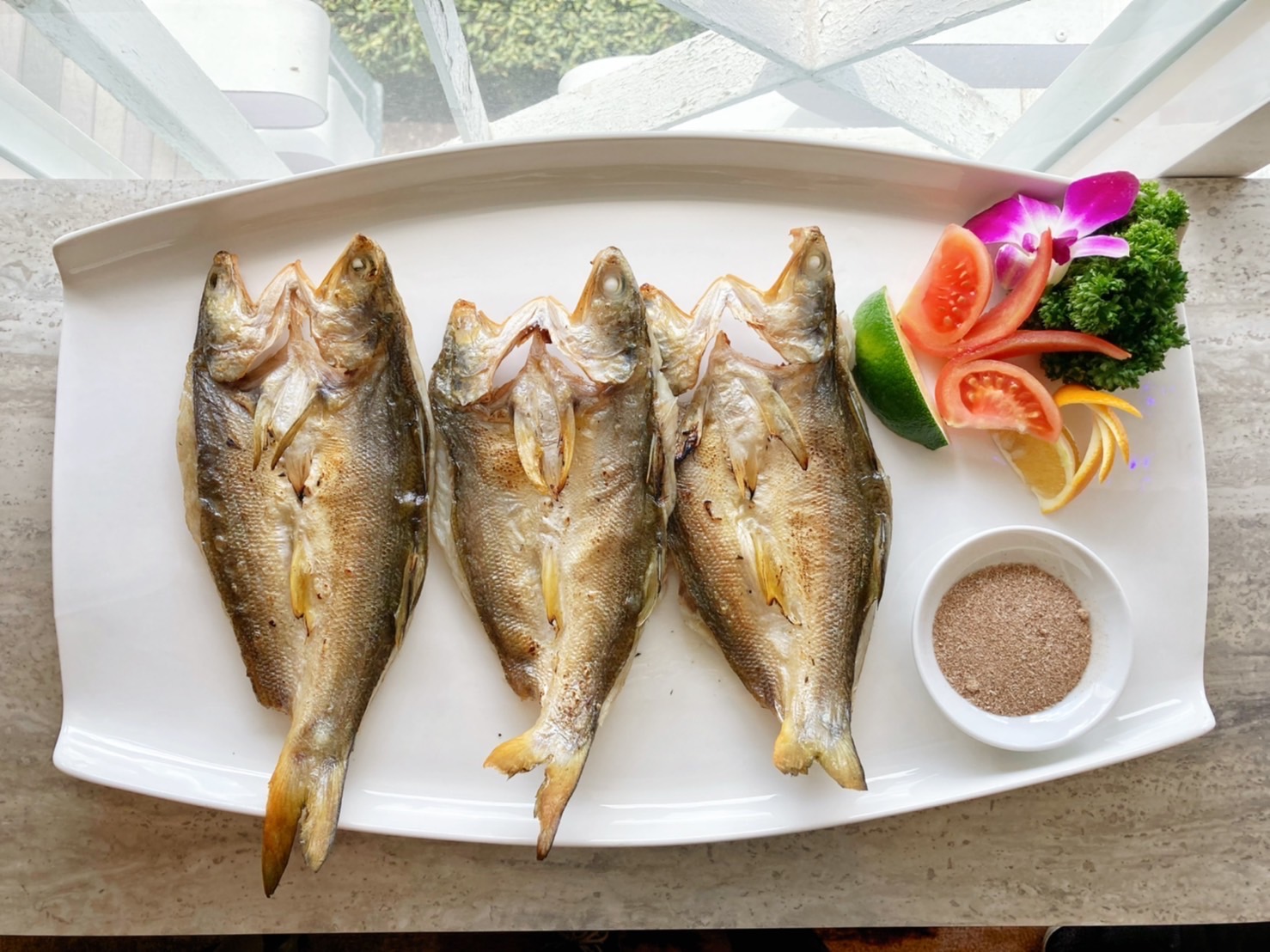 魚藏餐廳-乾煎午仔魚(淡水漁會提供)