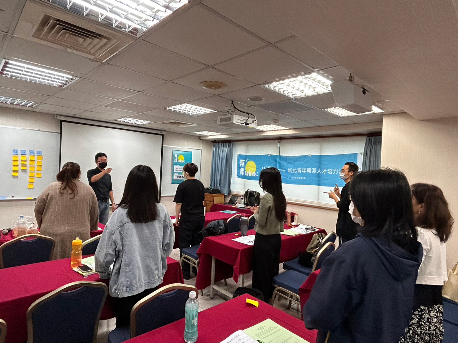 5月份UKO高效簡報課程，學員課堂手勢練習