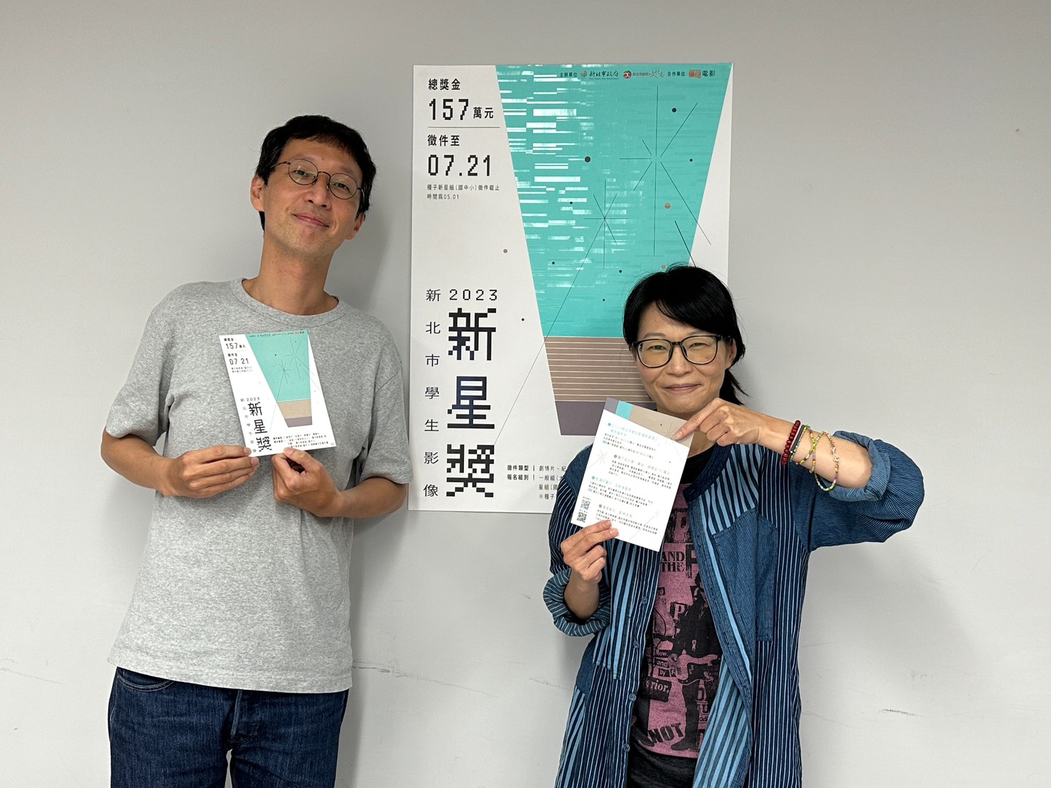 2023新北市學生影像新星獎【種子新星組-國中小】評審委員安邦(左)、張淑滿(右)