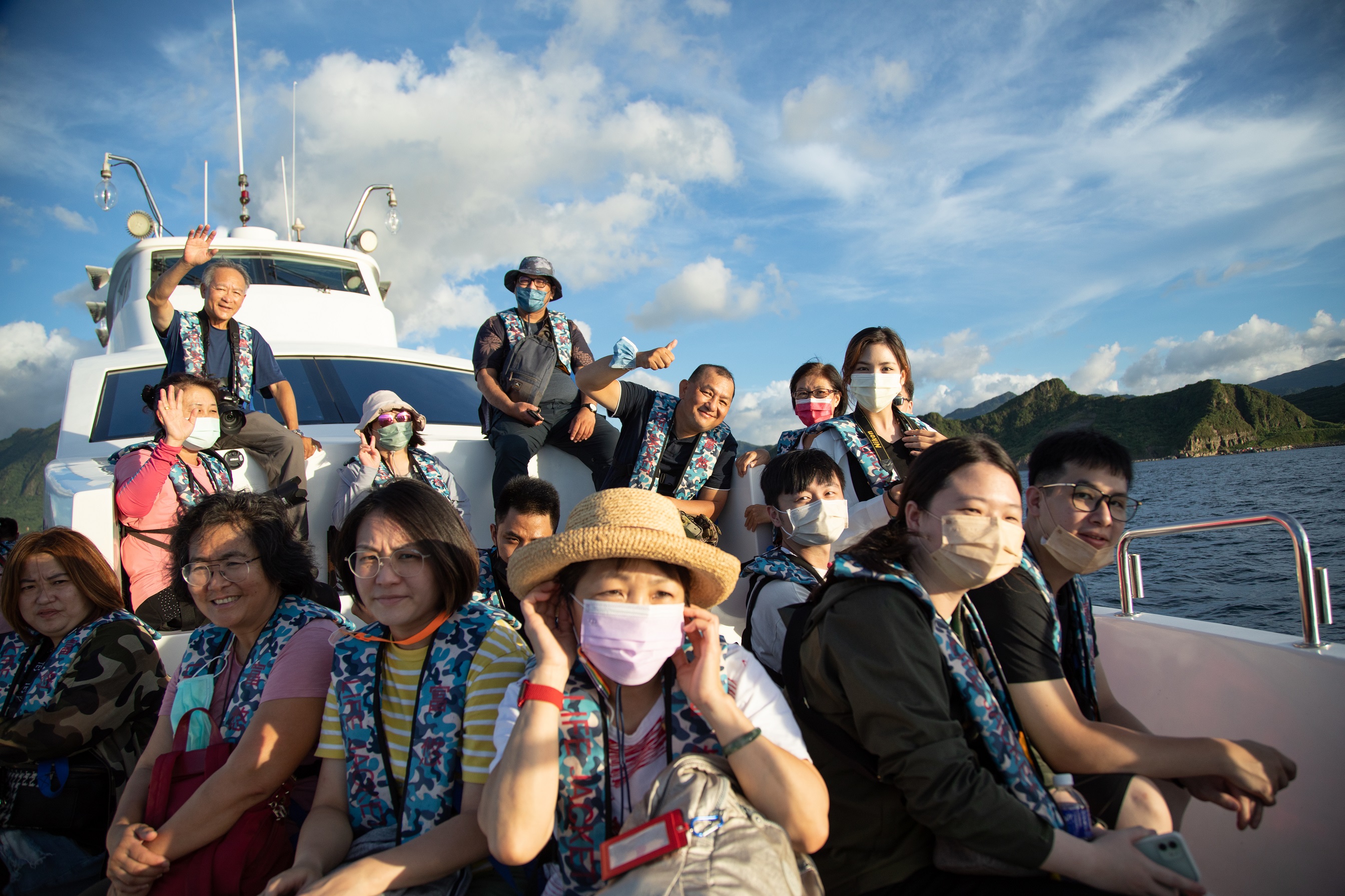 圖四、民眾搭乘娛樂漁船出海。(資料來源：金山區漁會)