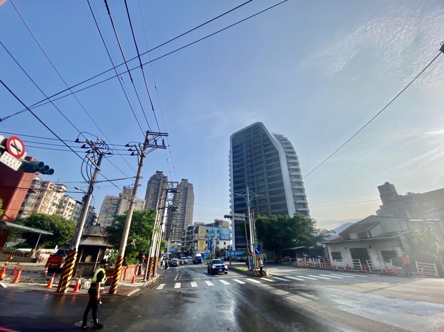 新北市政府積極推動城市減法工程，再拆除完成一處使用率低的龍米陸橋