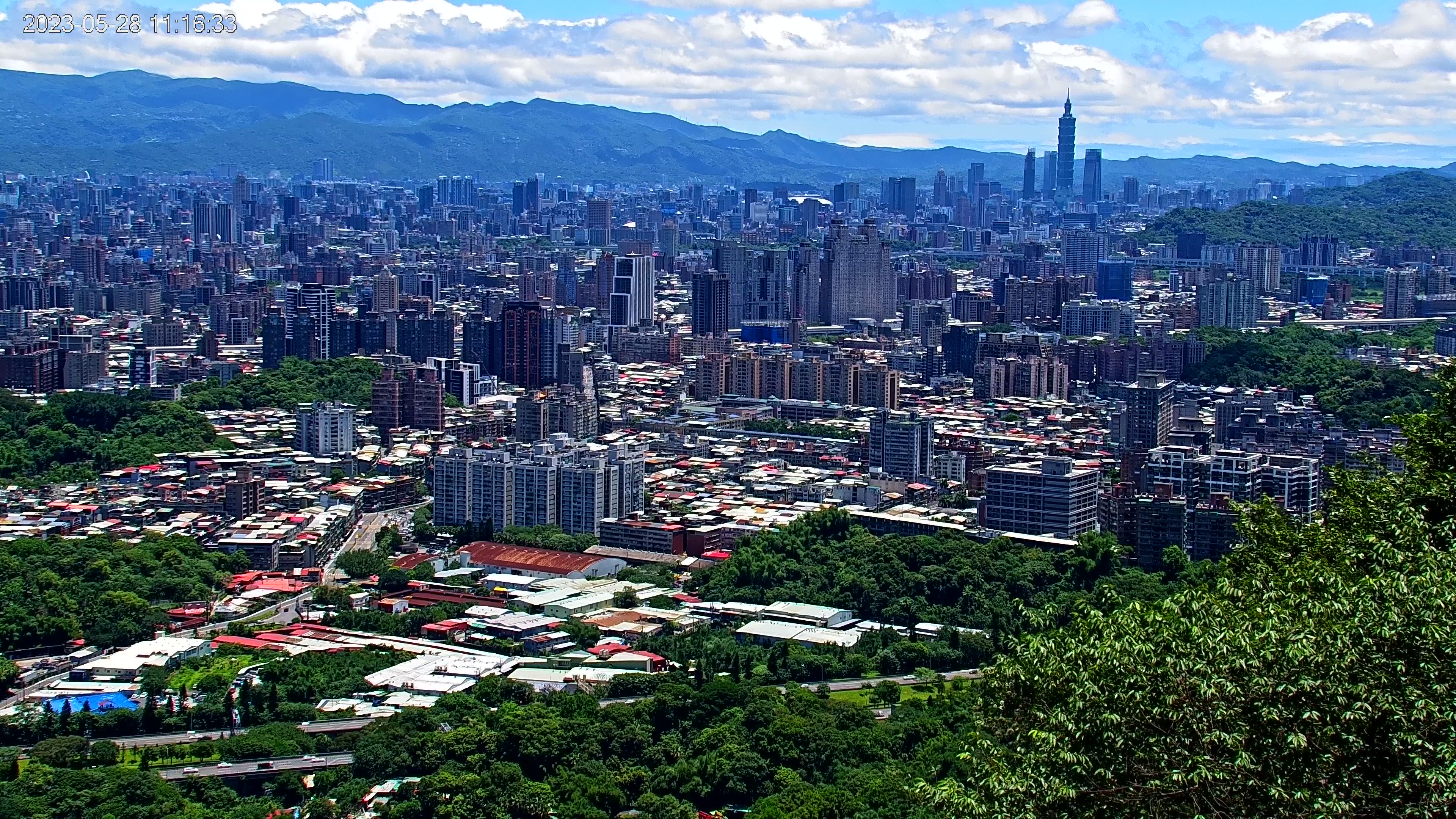 除了夜景，透過4K即時影像白天的雙北美景也是非常值得一看。