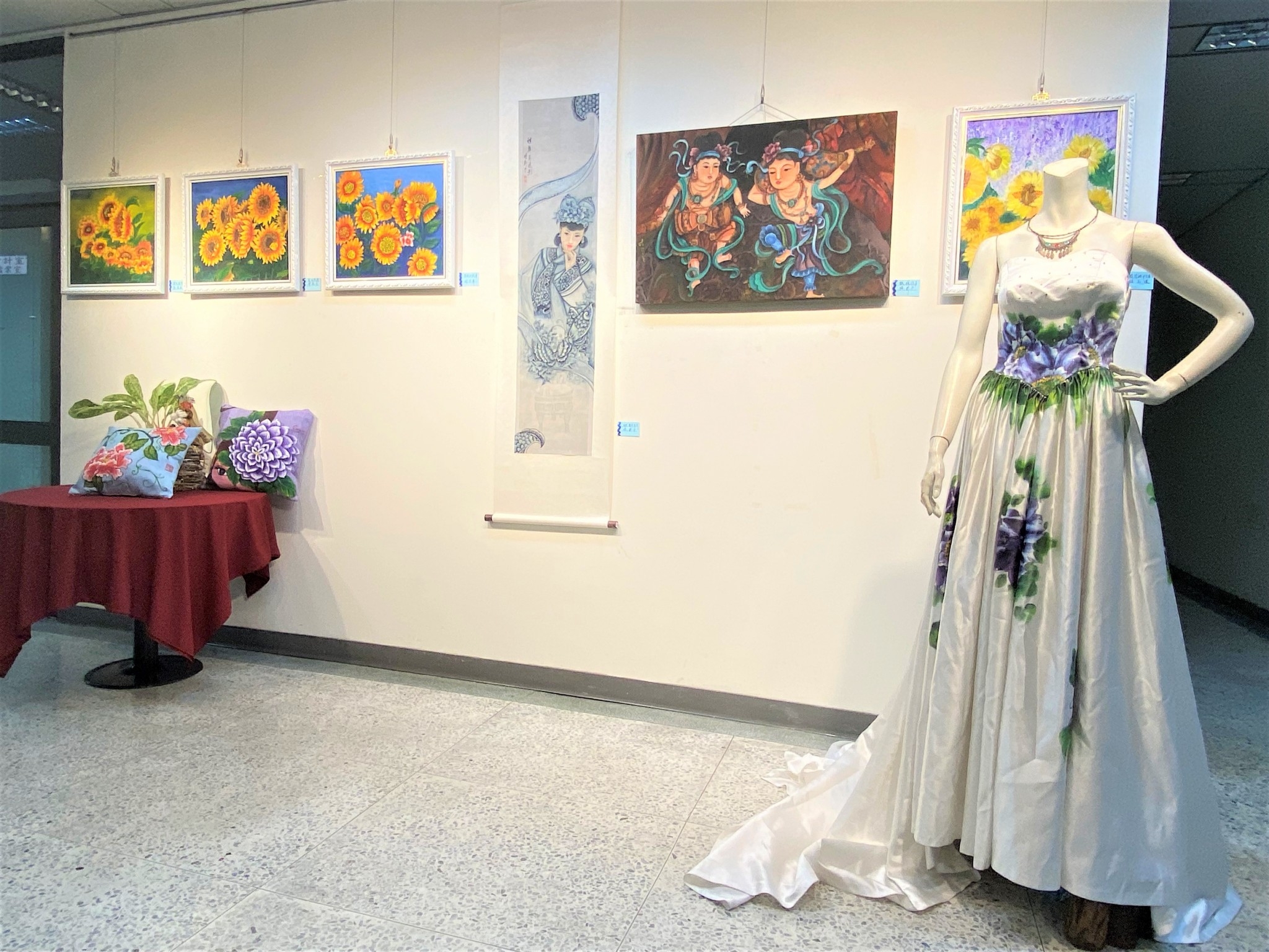 婦女大學風的線條展覽