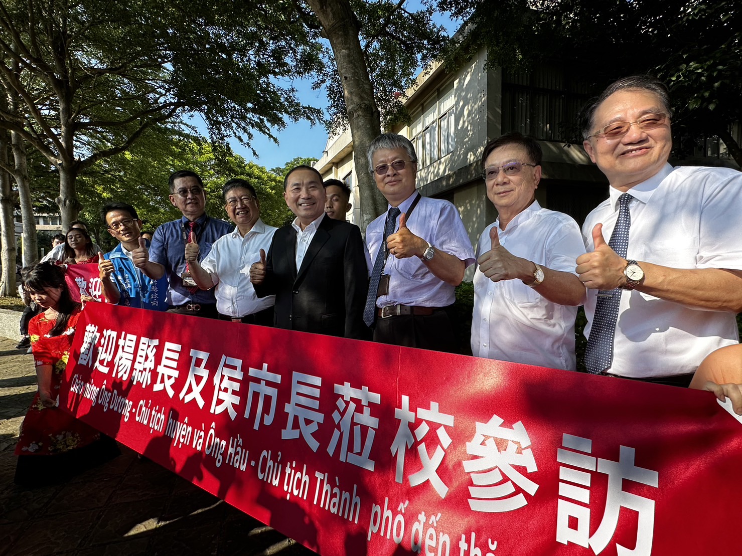 新北市長侯友宜率領市府團隊與新竹縣政府團隊於明新科技大學進行市政交流
