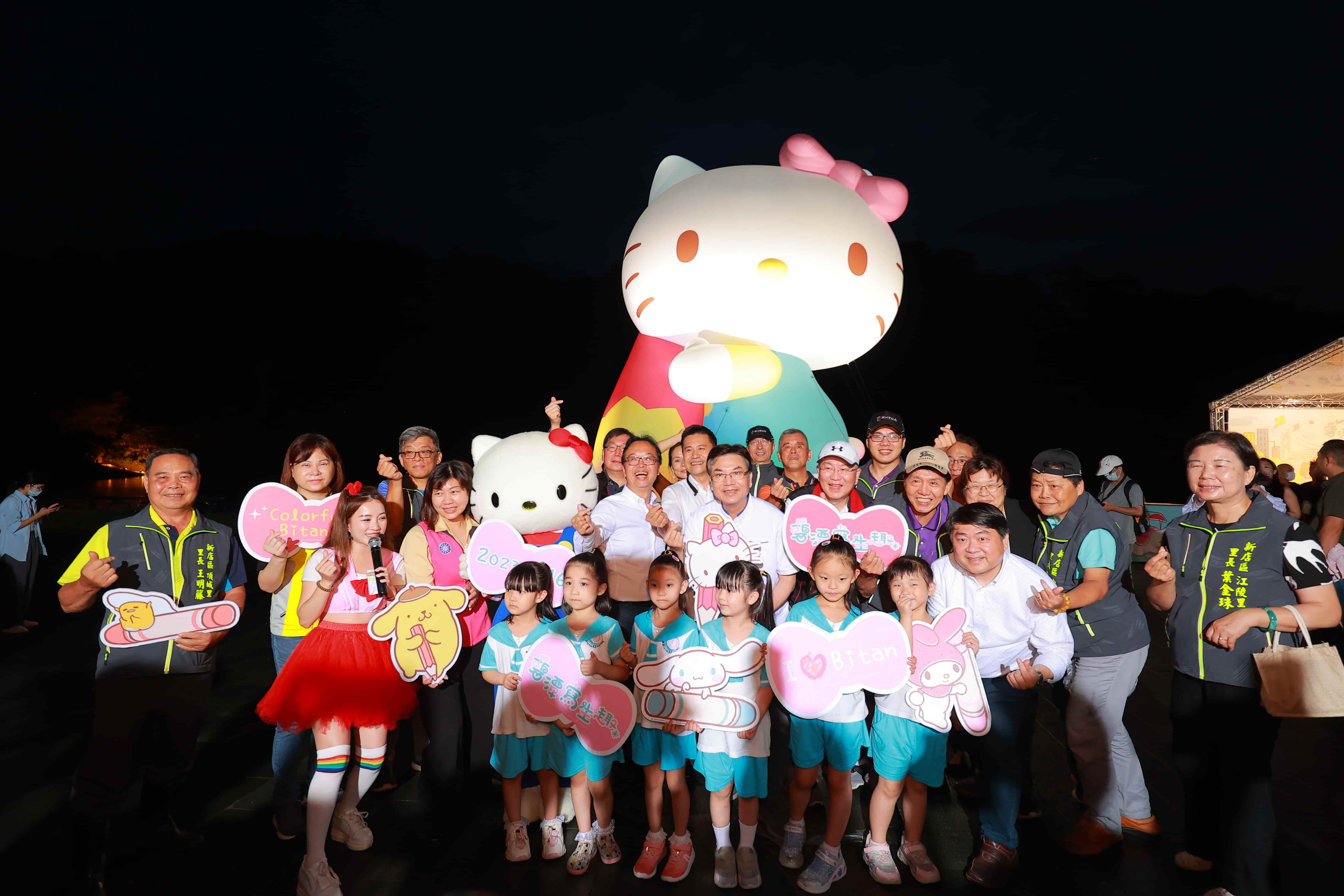 全台首見寫生風格的三麗鷗家族，其中高達13公尺高Hello Kitty更是化身為小小藝術家，邀請民眾一起走進碧潭這塊大型畫布！