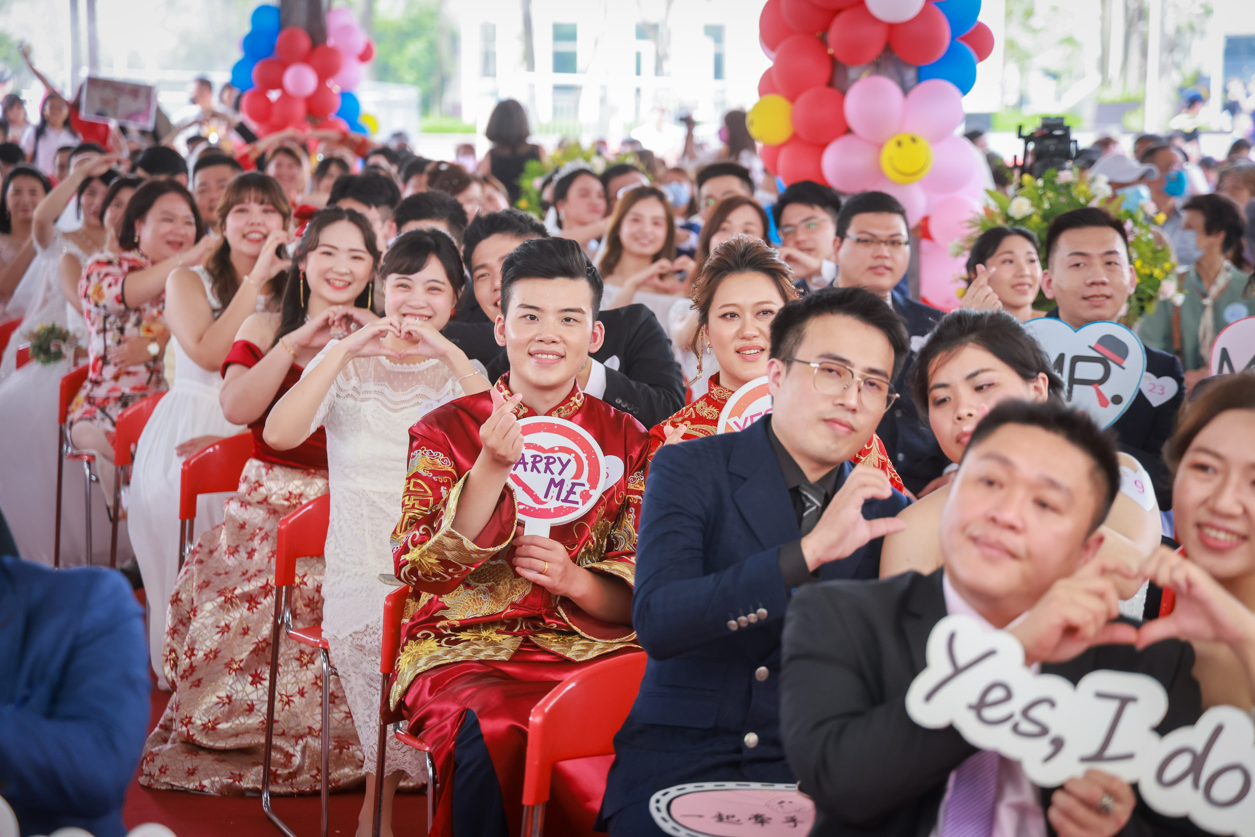 2023新北市聯合婚禮主題為中西式經典風華，共有百對新人著中西式婚紗禮服，參加浪漫婚禮派對
