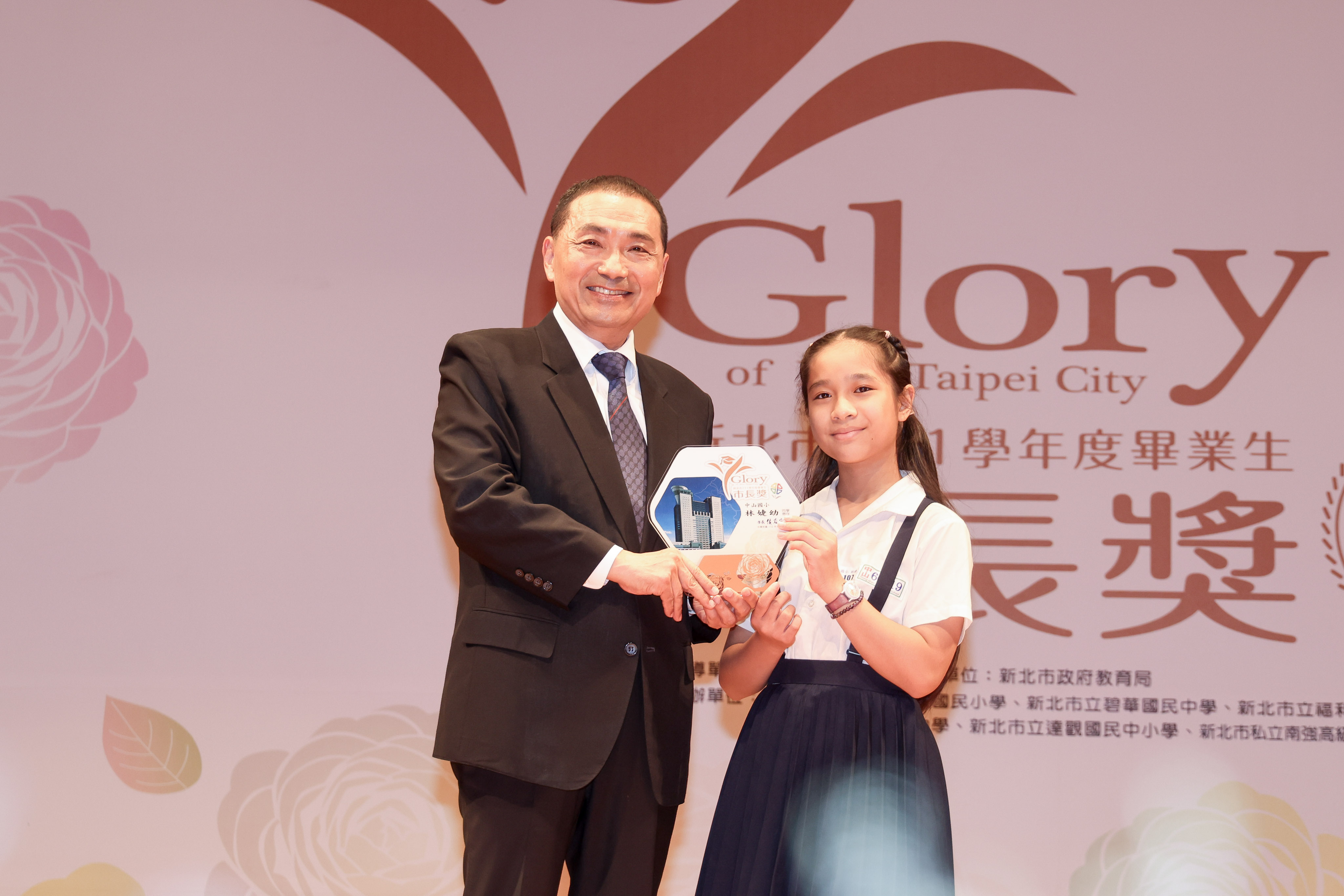 111學年度畢業生市長獎頒獎典禮-高中職組及板橋、土城、樹林分區國小組